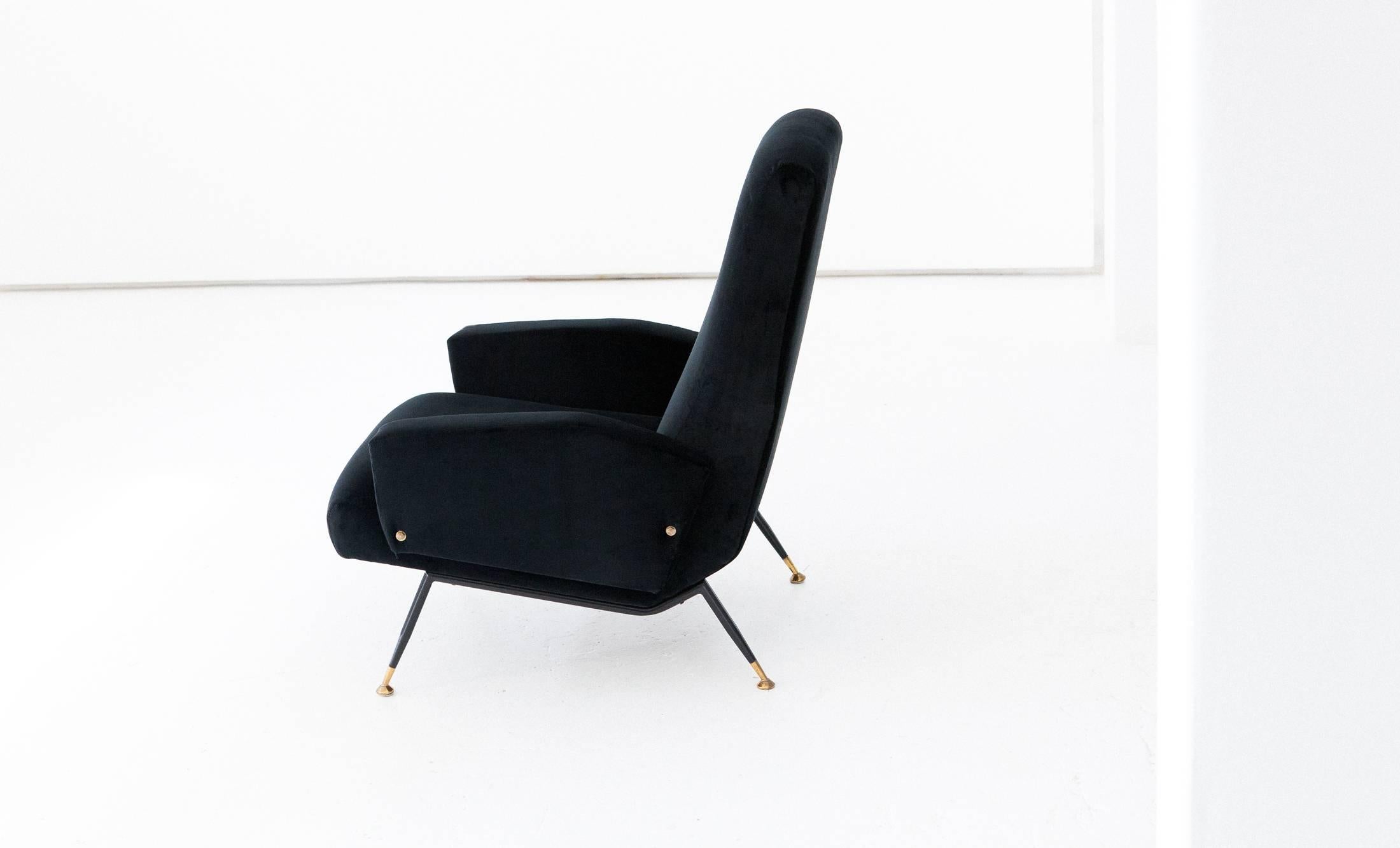 Italian Mid-Century Black Velvet and Brass Lounge Armchair by Nino Zoncada, 1950 In Excellent Condition In Rome, IT