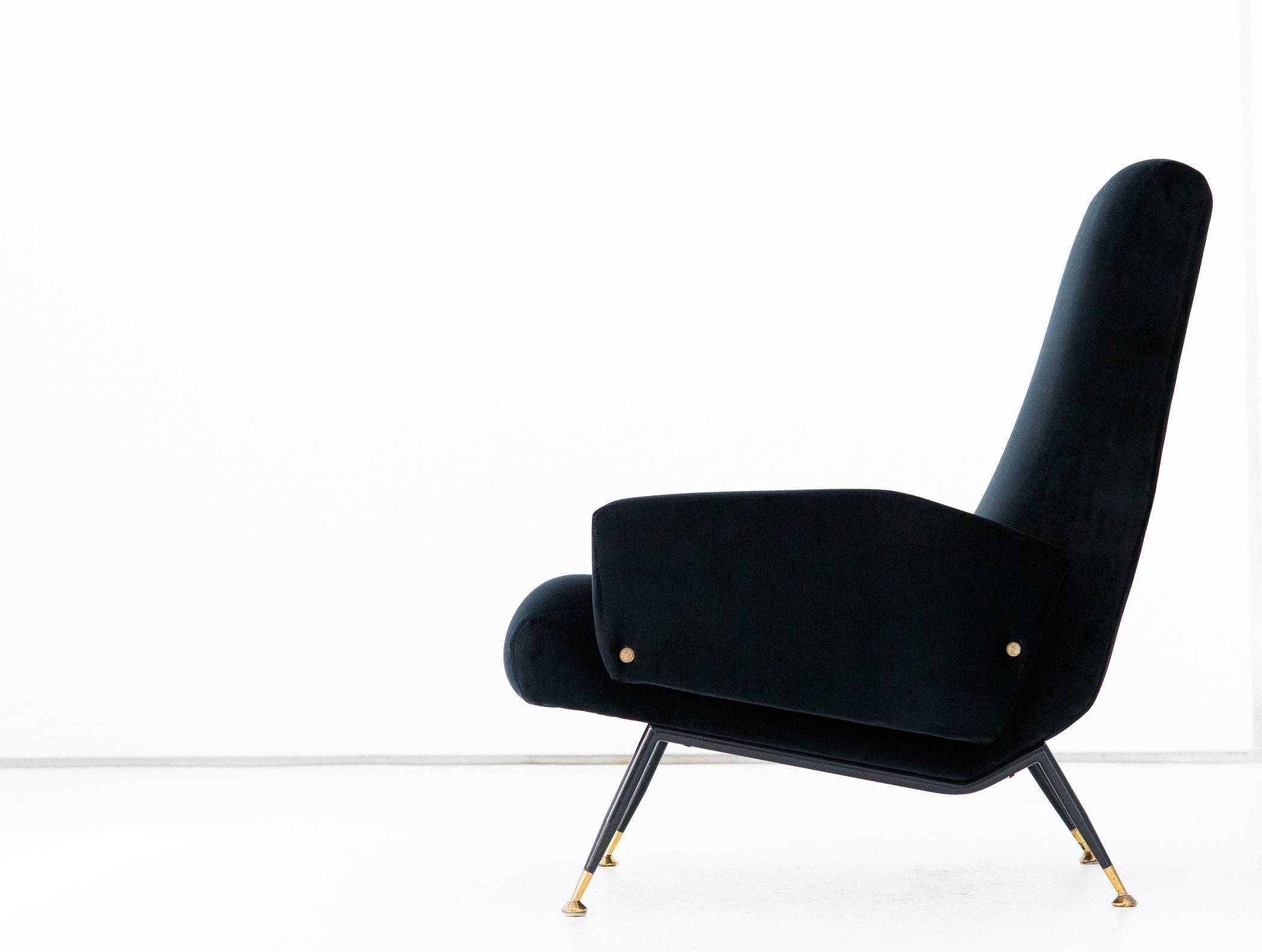 Mid-20th Century Italian Mid-Century Black Velvet and Brass Lounge Armchair by Nino Zoncada, 1950