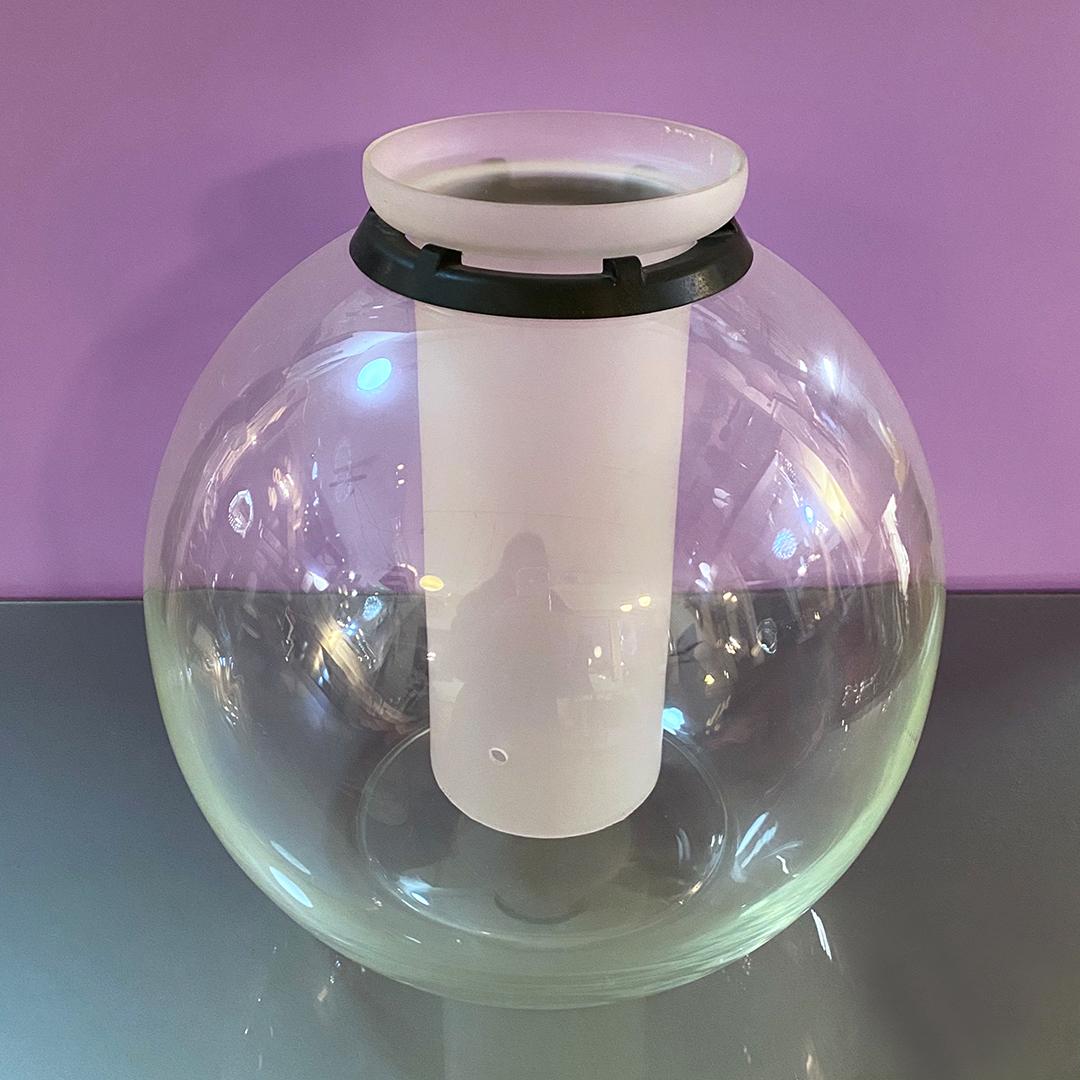 Italian Mid-Century Modern blown glass flower vase by Gianfranco Frattini, 1980s
Blown glass flower vase with a transparent glass bubble on the outside with a frosted glass container and rubber ring.
Drawing by Gianfranco Frattini, 1980s

Very