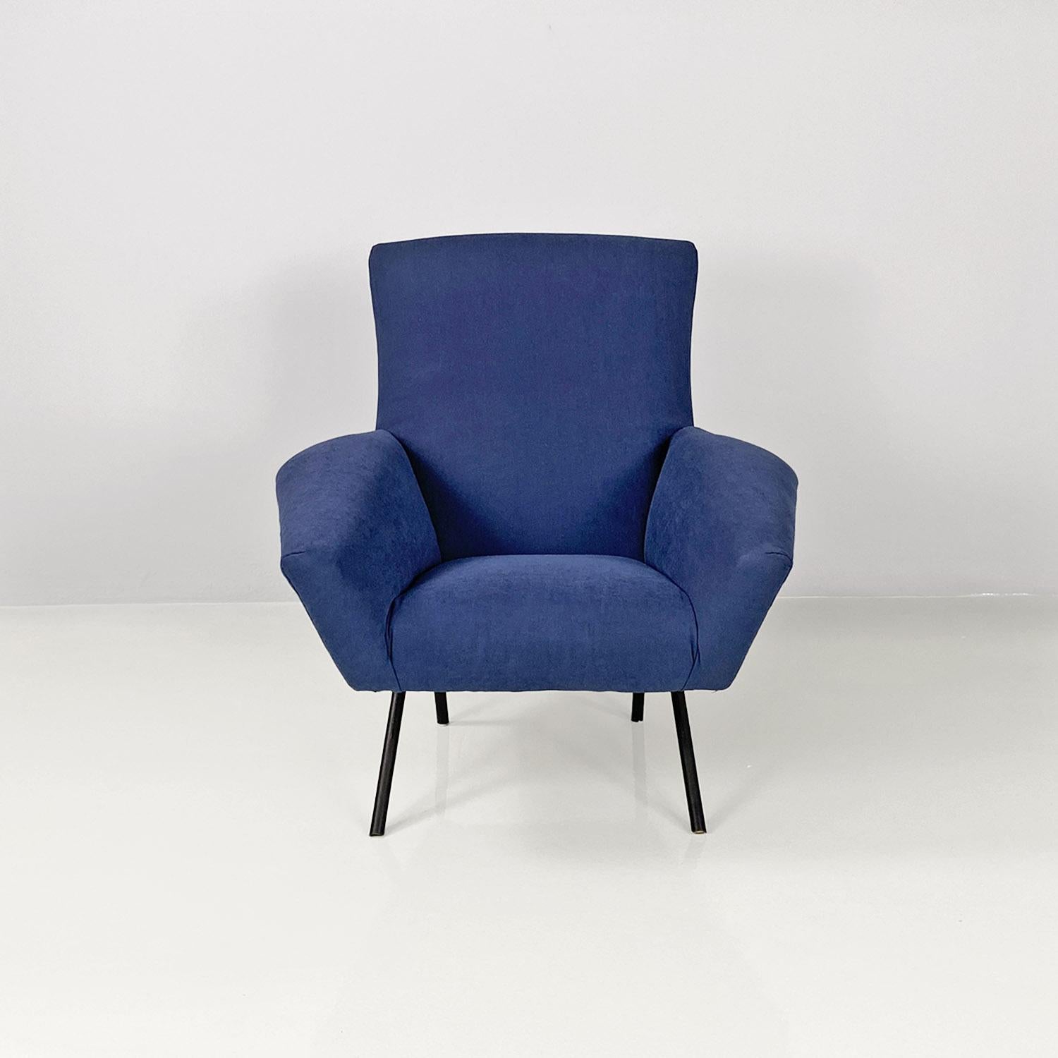 Italian mid-century modern blue fabric and black metal armchairs, 1960s In Good Condition For Sale In MIlano, IT
