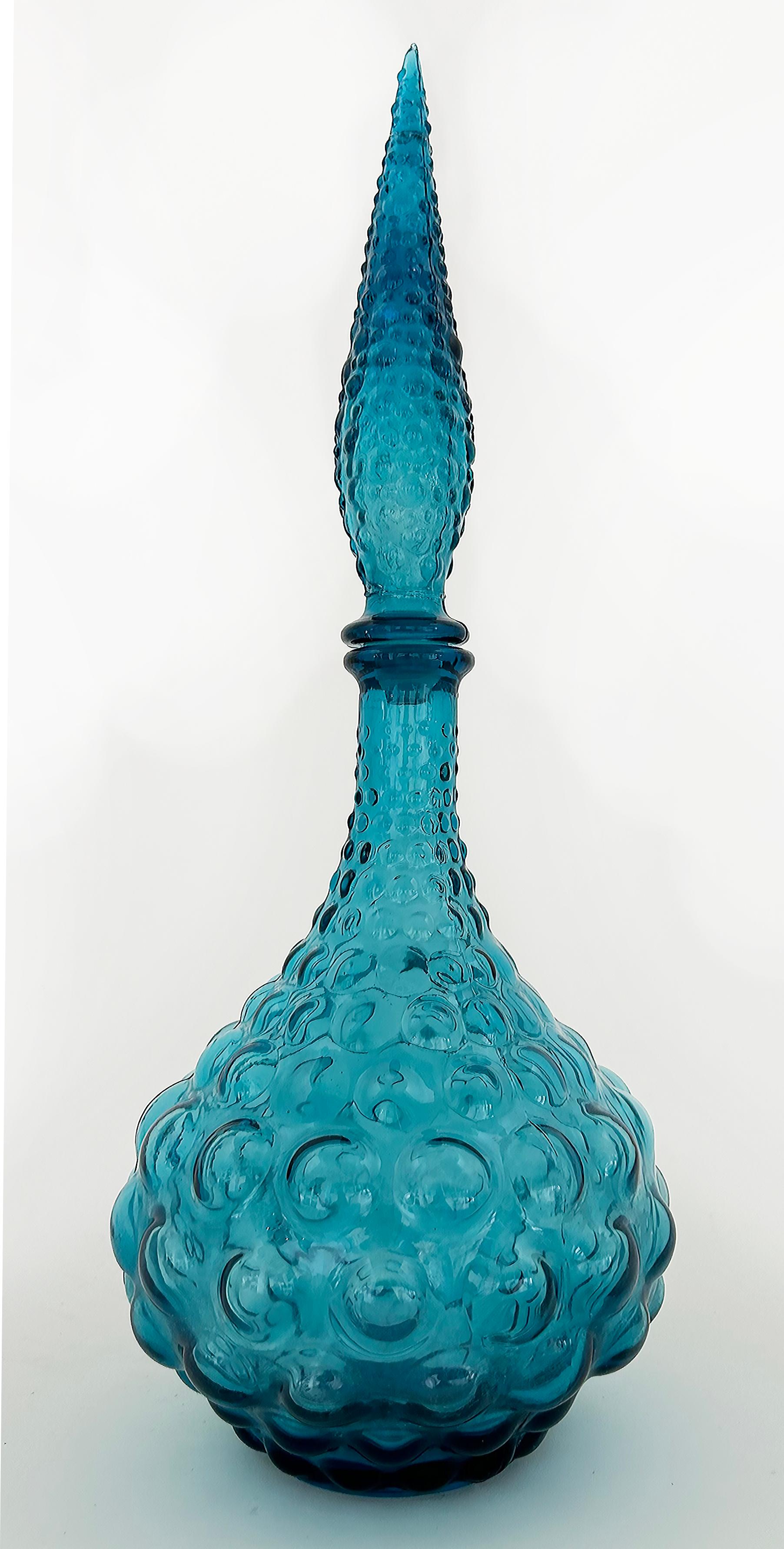 Decantador y tapón de vidrio burbuja Hobnail azul italiano moderno de mediados de siglo en venta 1