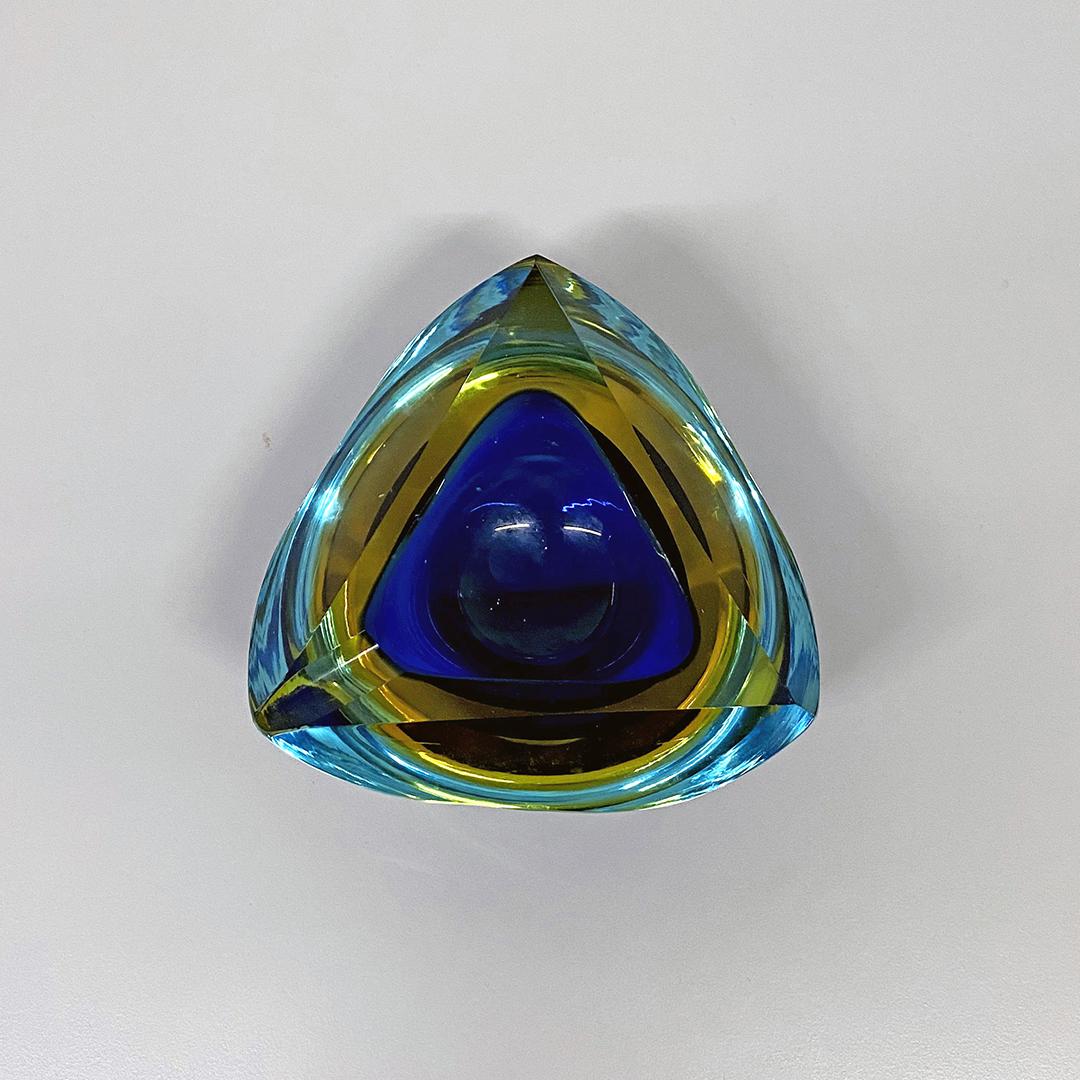 Italian Mid-Century Modern Blue Murano Glass Ashtray with Yellow Shades, 1970s In Good Condition In MIlano, IT