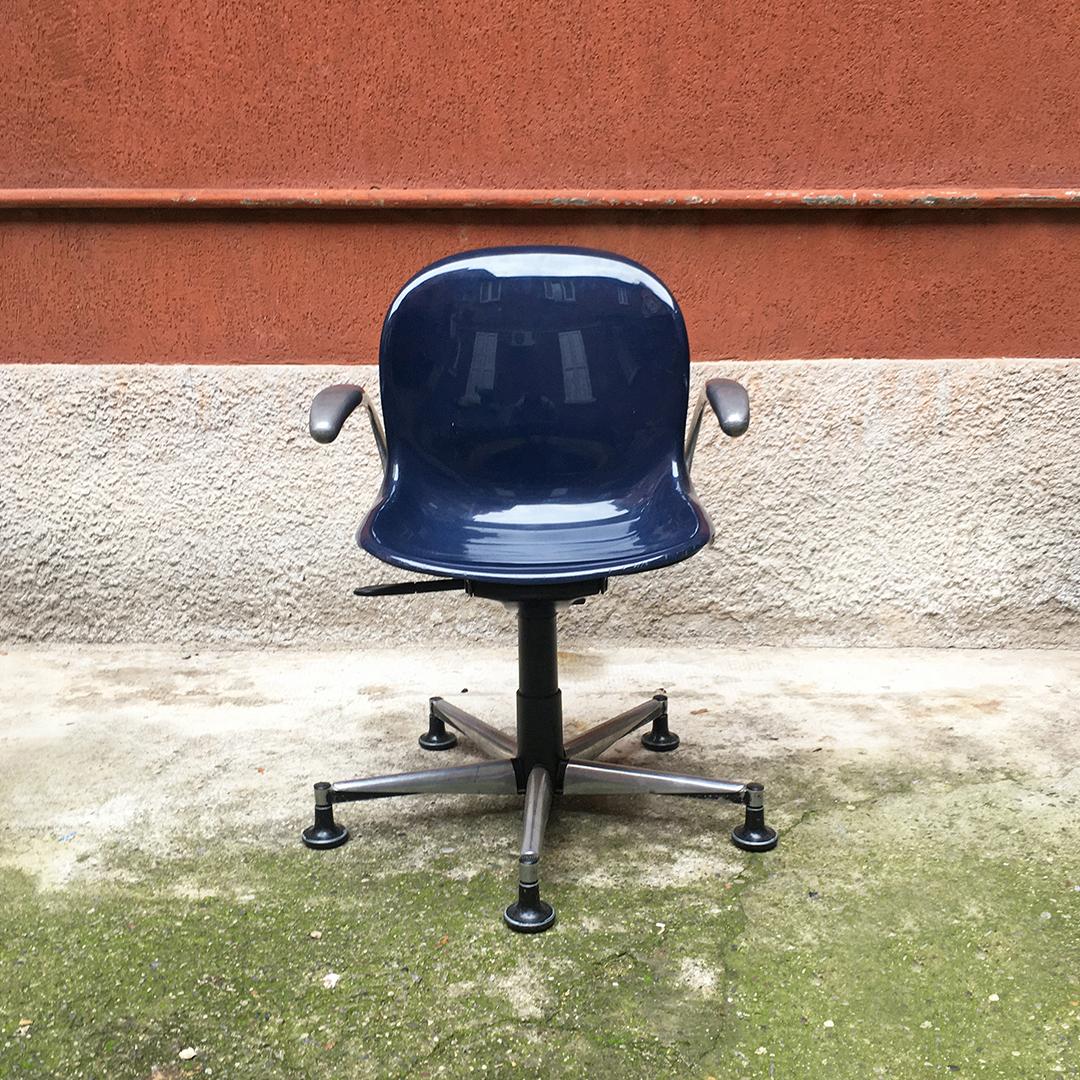 Italian Mid-Century Modern Blue Plastic Swivel Chair with Armrests, 1970s In Good Condition In MIlano, IT
