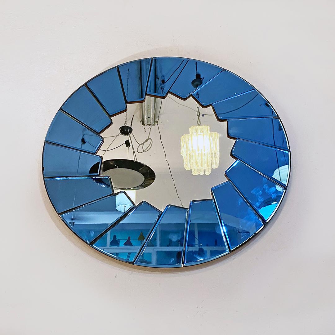 Verre Miroir rond bleu italien moderne du milieu du siècle dernier avec cadre en verre, années 1960 en vente