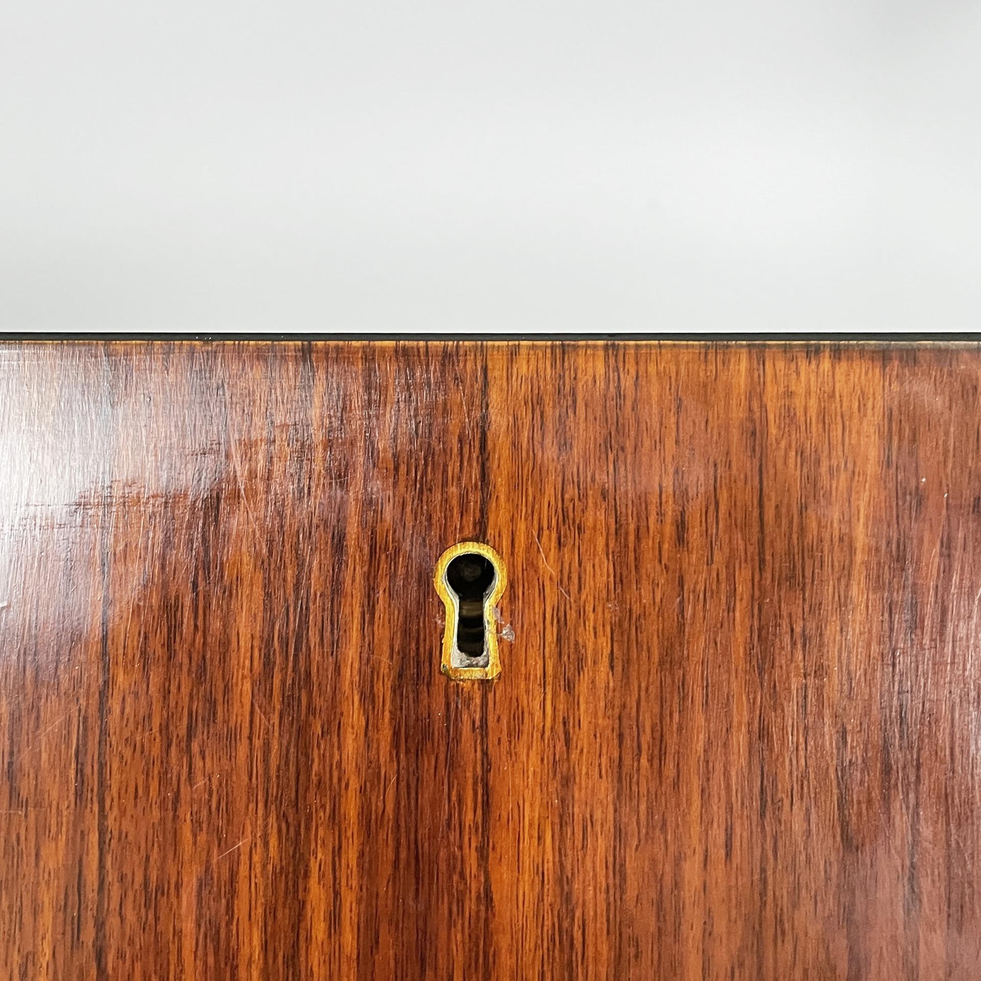 Italian mid-century modern bookcase in wood, brass and black metal, 1960s in vendita 6