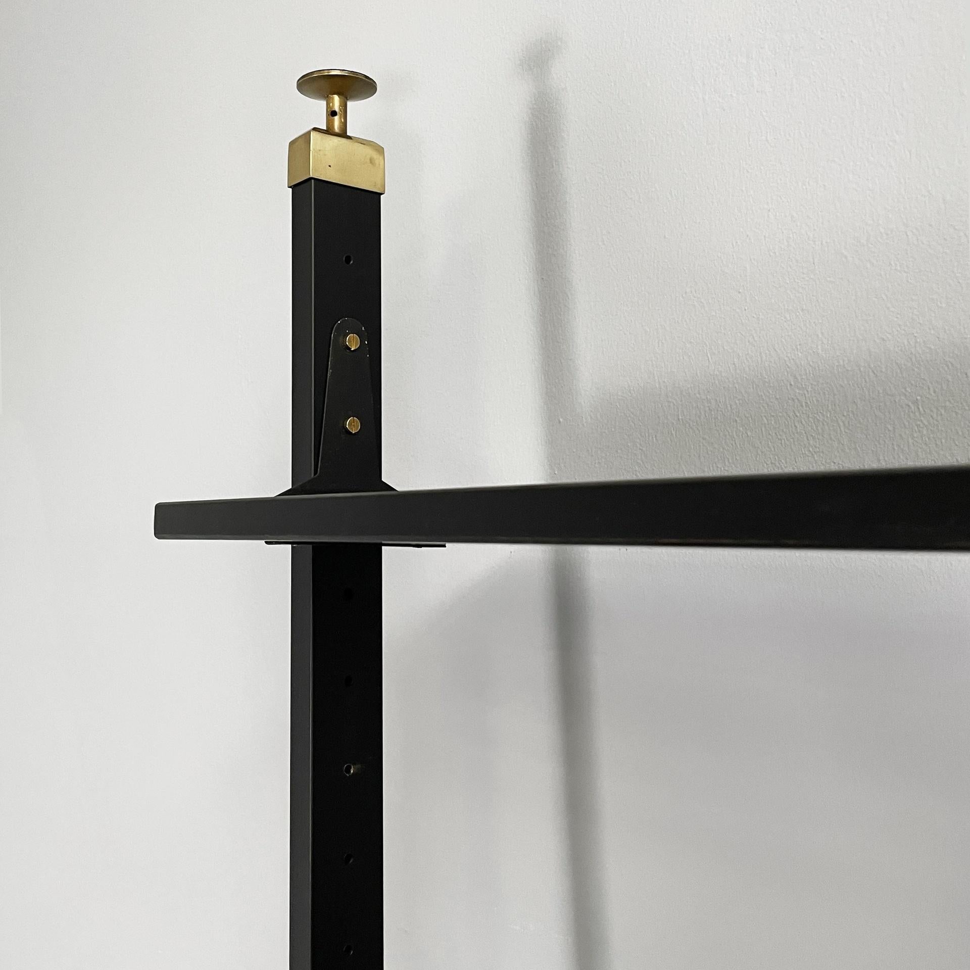 Italian mid-century modern bookcase in wood, brass and black metal, 1960s in vendita 13