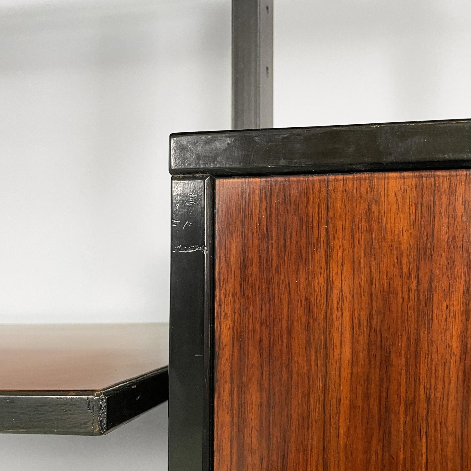 Ottone Italian mid-century modern bookcase in wood, brass and black metal, 1960s in vendita
