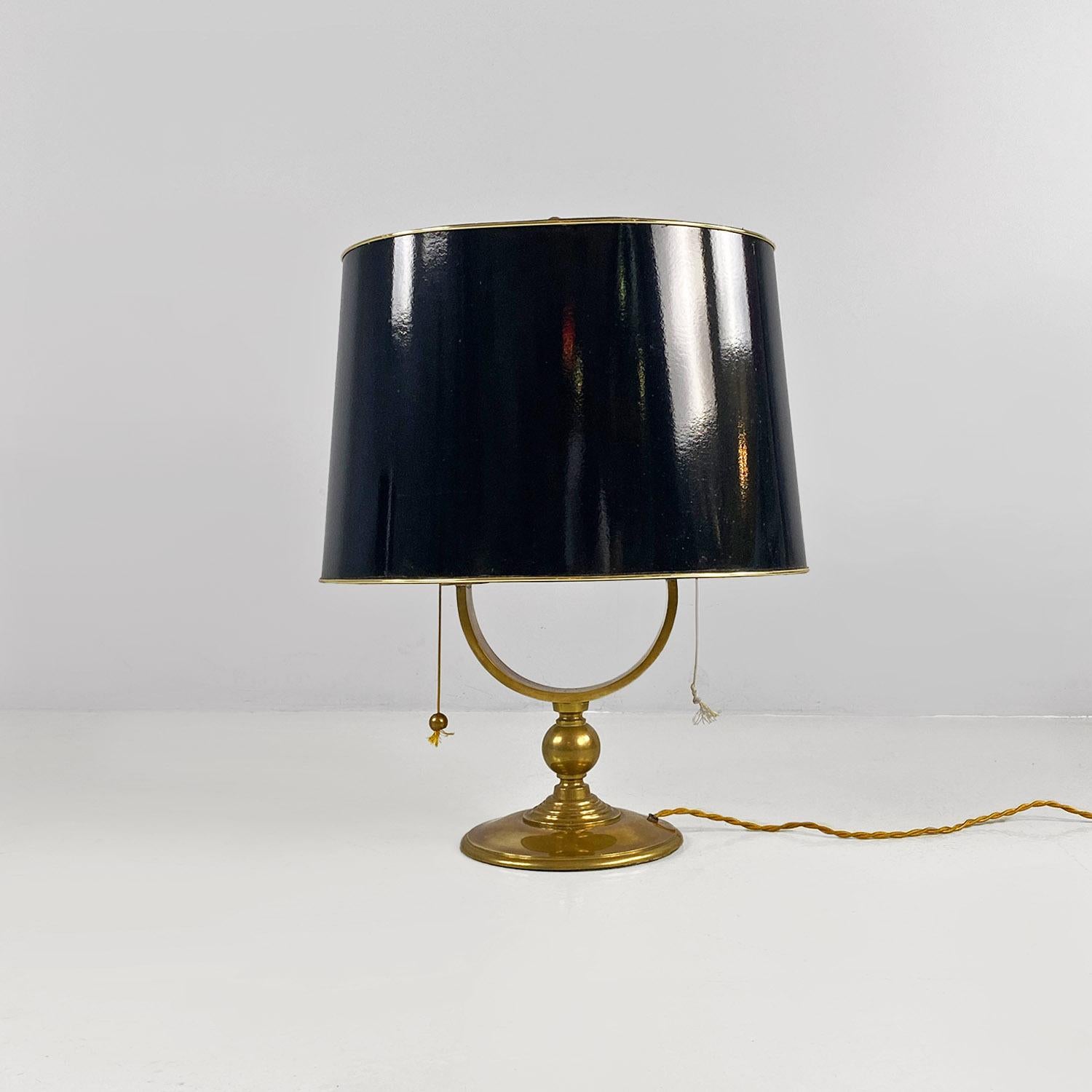 Italienisch Mitte des Jahrhunderts modernen Messing und schwarz glänzend abat jour oder Tischlampen 1940er Jahre im Zustand „Gut“ im Angebot in MIlano, IT
