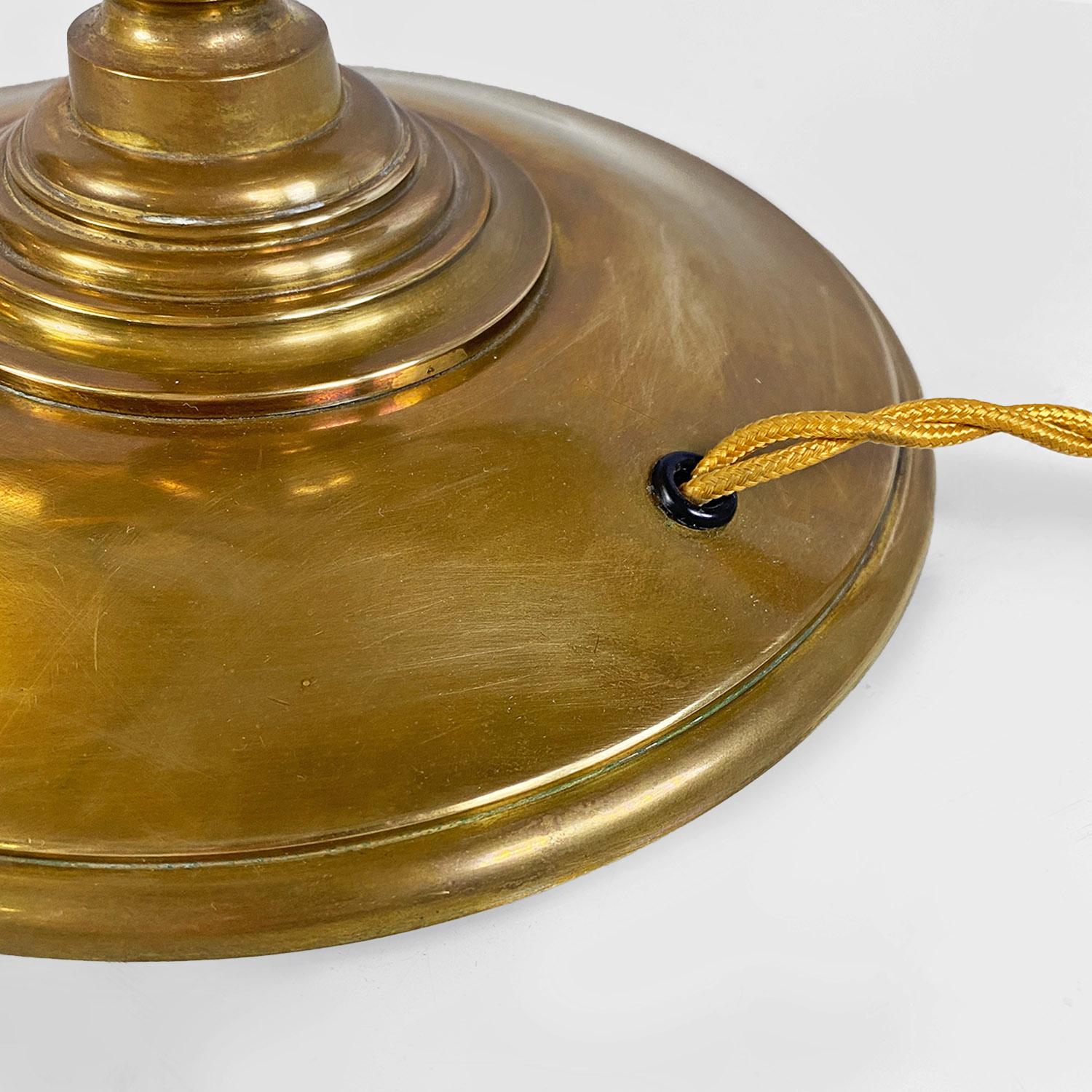 Italienisch Mitte des Jahrhunderts modernen Messing und schwarz glänzend abat jour oder Tischlampen 1940er Jahre im Angebot 3