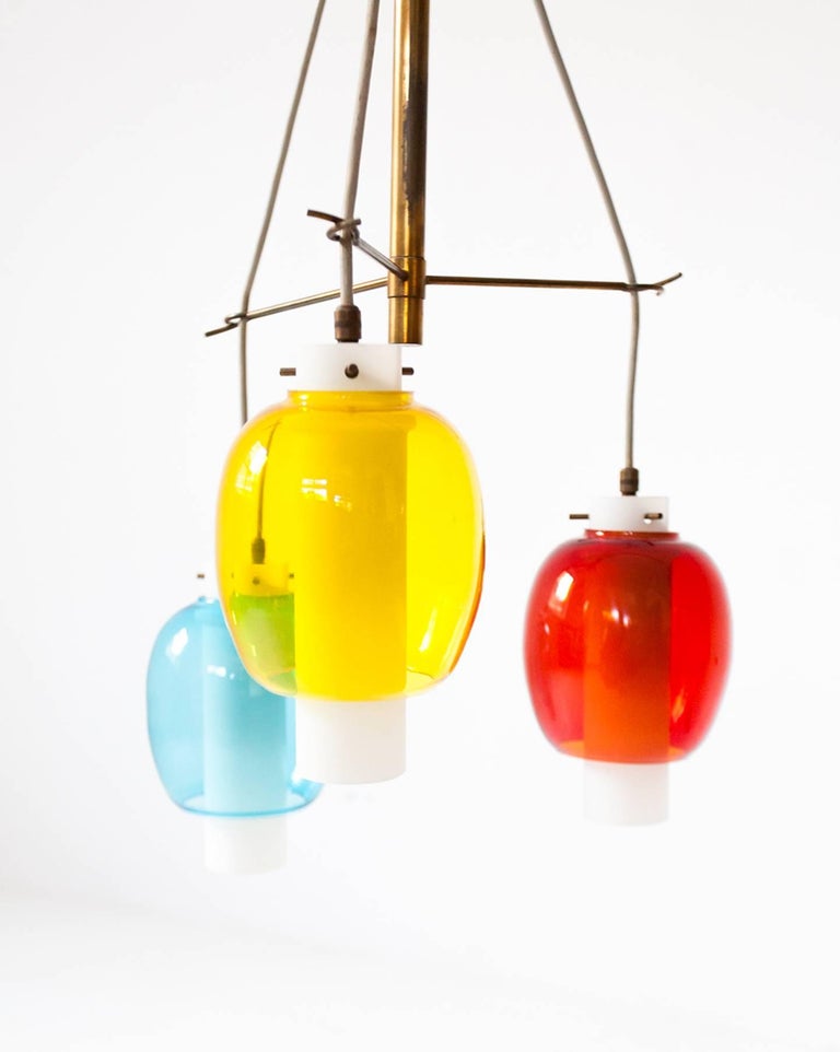 Italian Midcentury Modern Brass and Colored Glass Chandelier, 1950s For Sale 1