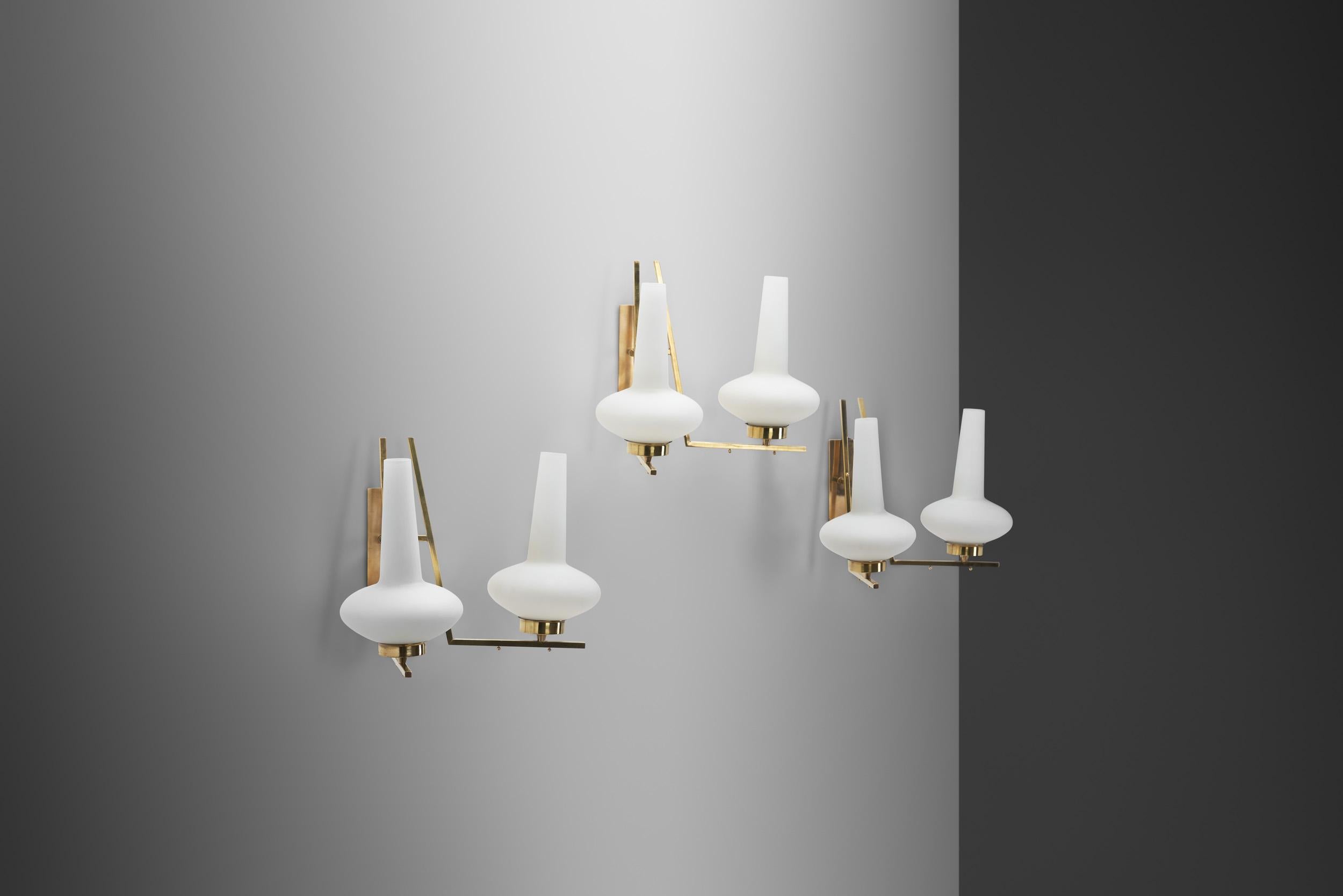 Italienische Mid-Century-Modern-Wandlampen aus Messing und Glas, Italien 1950er Jahre (Moderne der Mitte des Jahrhunderts) im Angebot