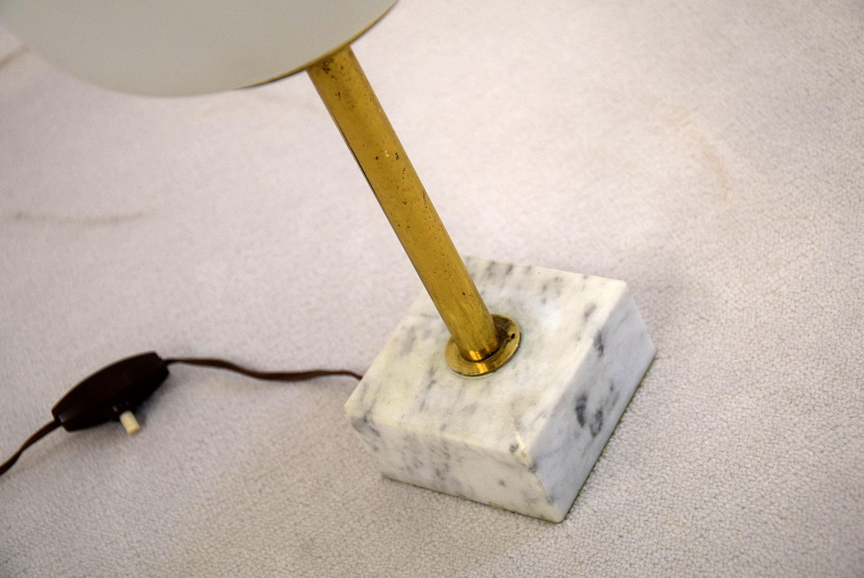 Italian Mid Century Modern Brass and Marble Table Lamp For Sale 2