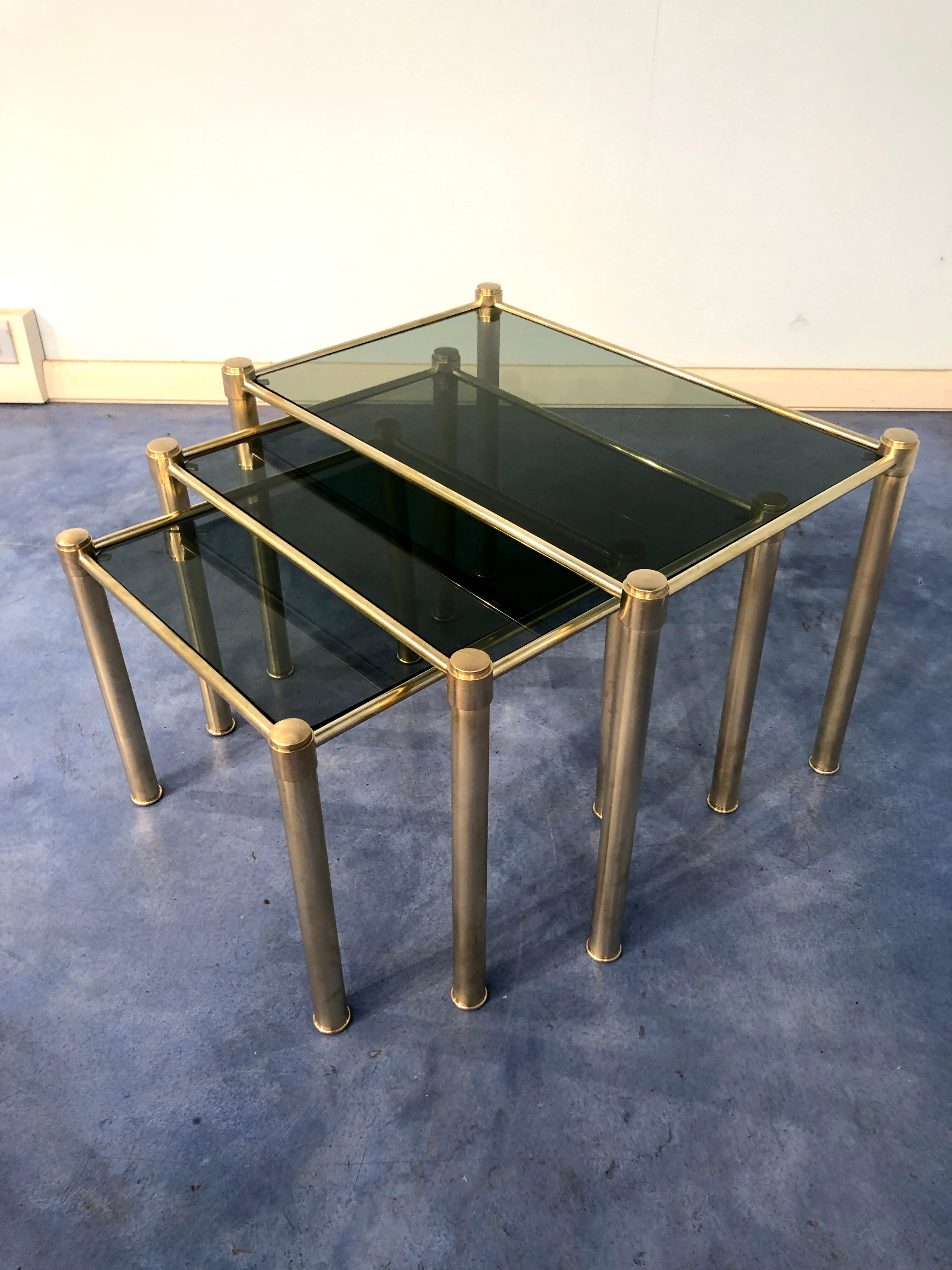 Italian Mid-Century Modern Brass and Smoked Glass Nesting Tables, 1970s For Sale 2