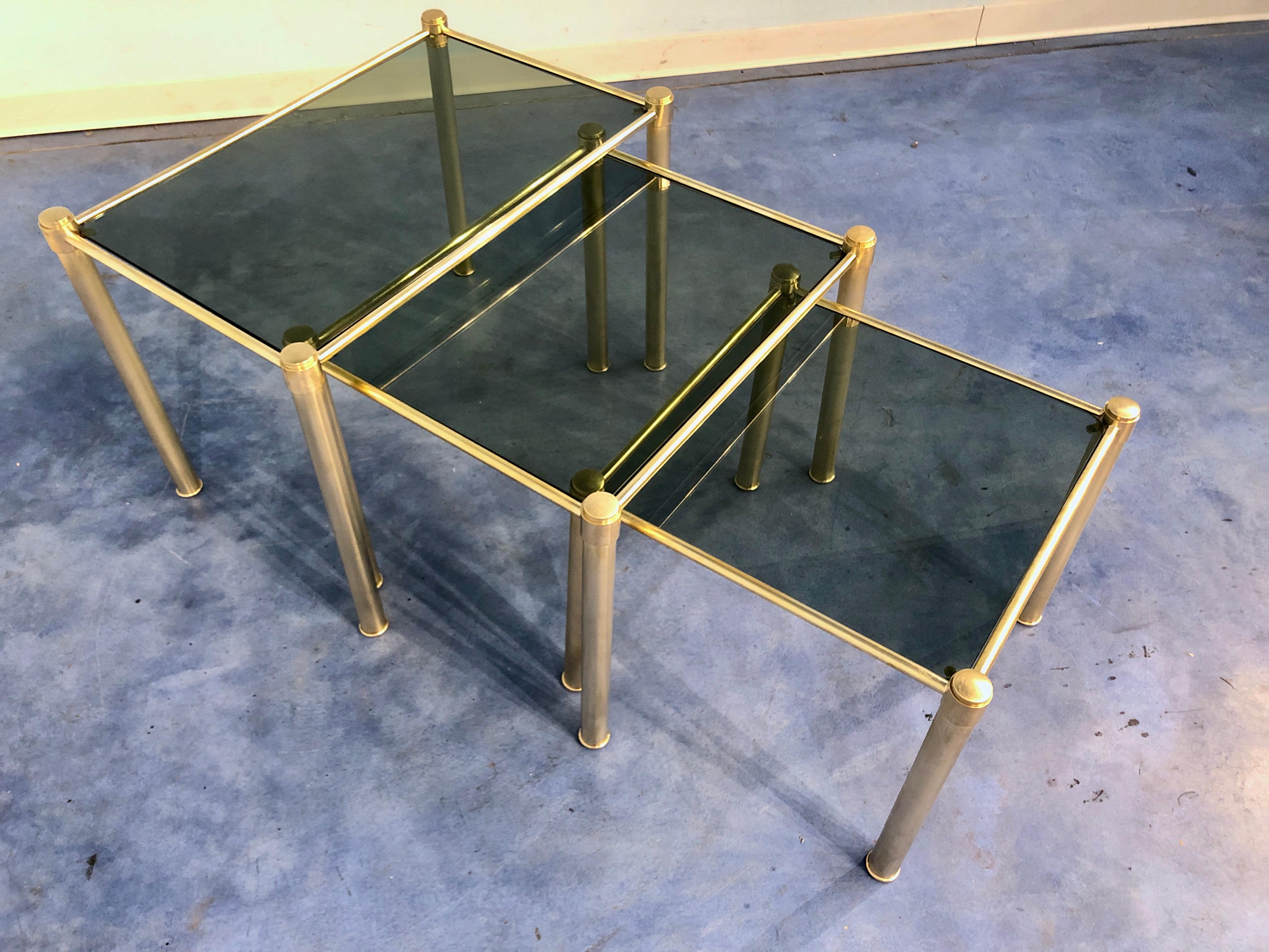 Italian Mid-Century Modern Brass and Smoked Glass Nesting Tables, 1970s For Sale 5