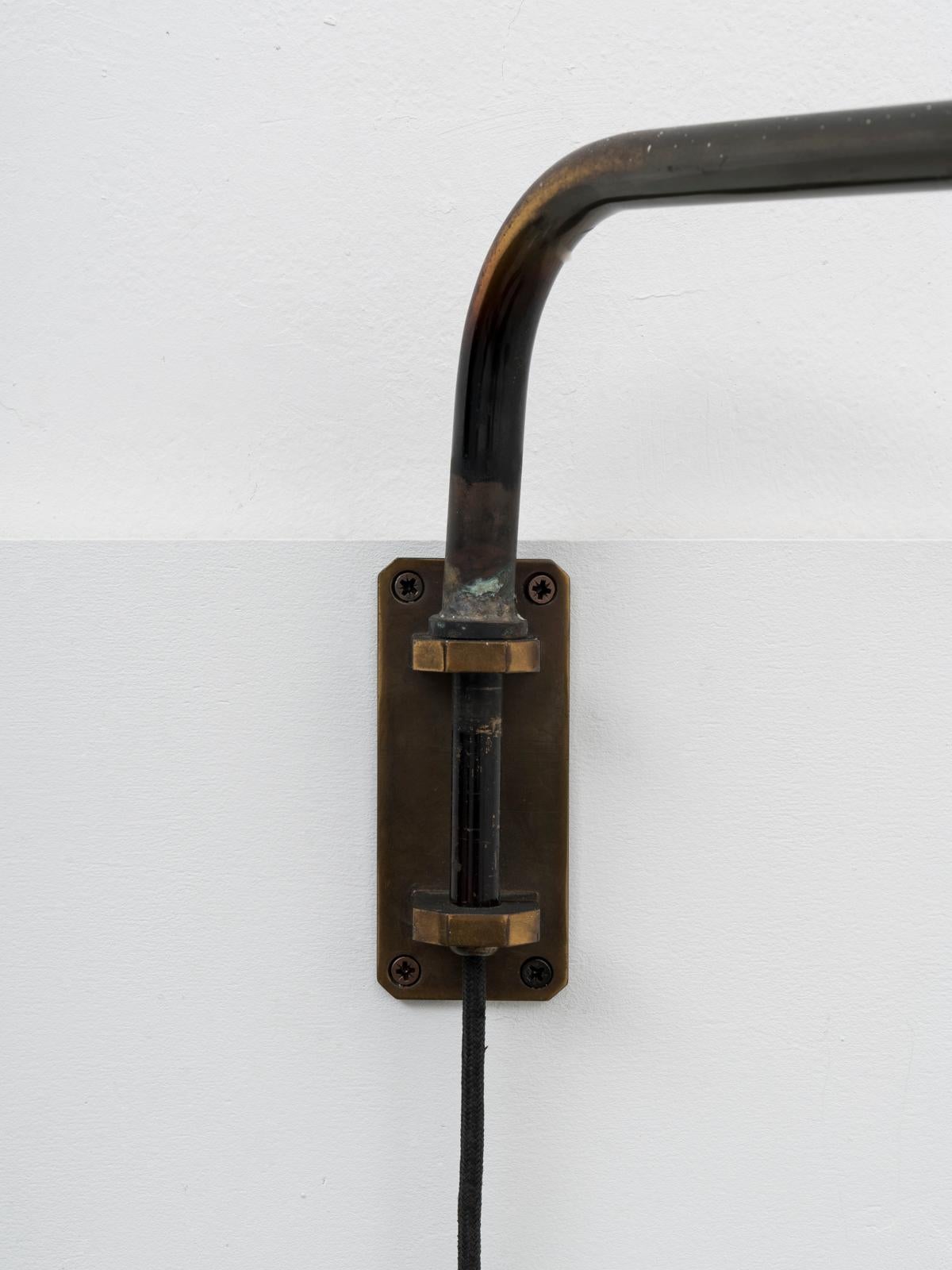 Mid-20th Century Italian Mid-Century Modern Brass Black Swiveling Telescopic Wall Lamp, 1950s For Sale