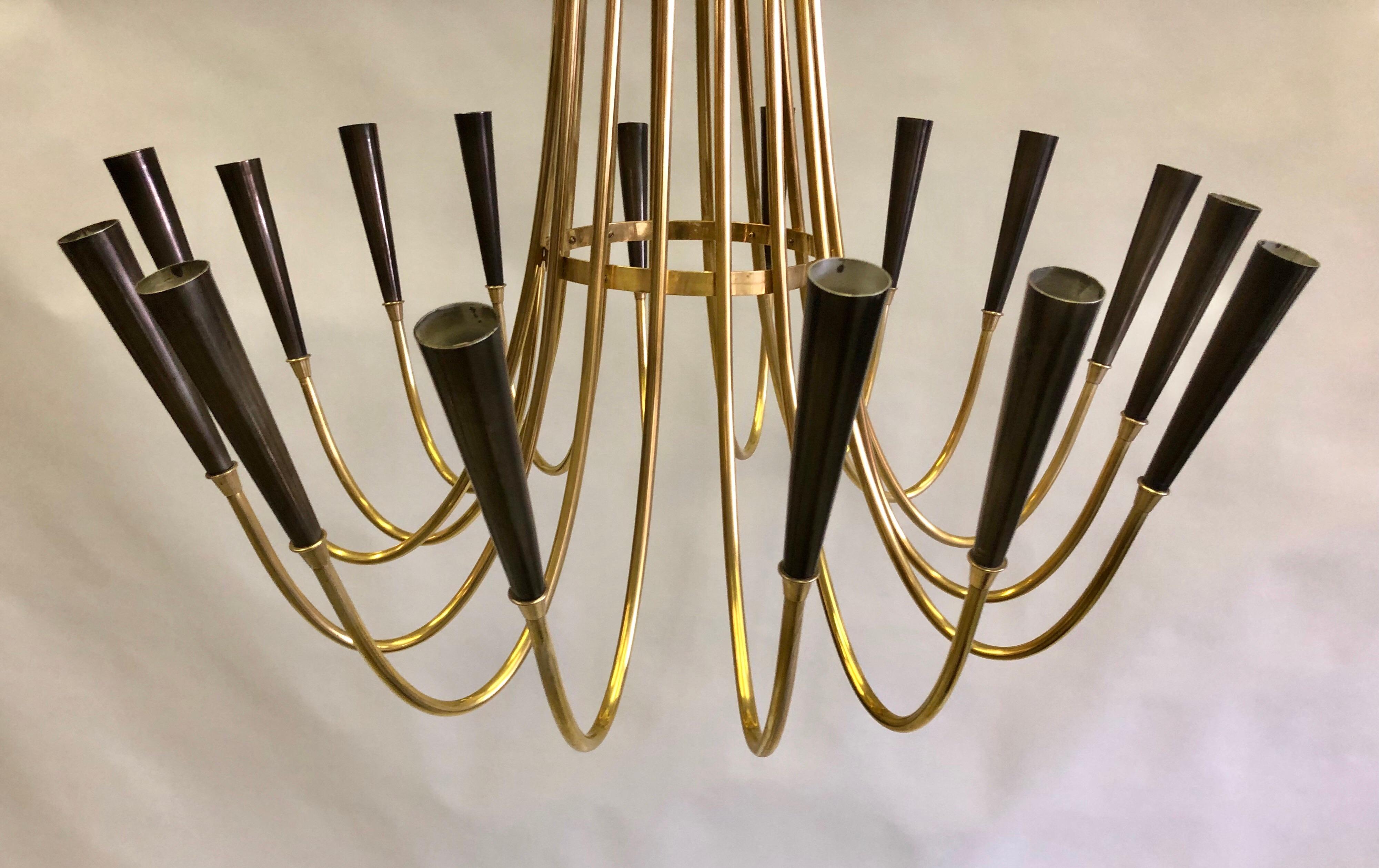 20th Century Italian Mid-Century Modern Brass Chandelier Attribute to Ulrich For Sale