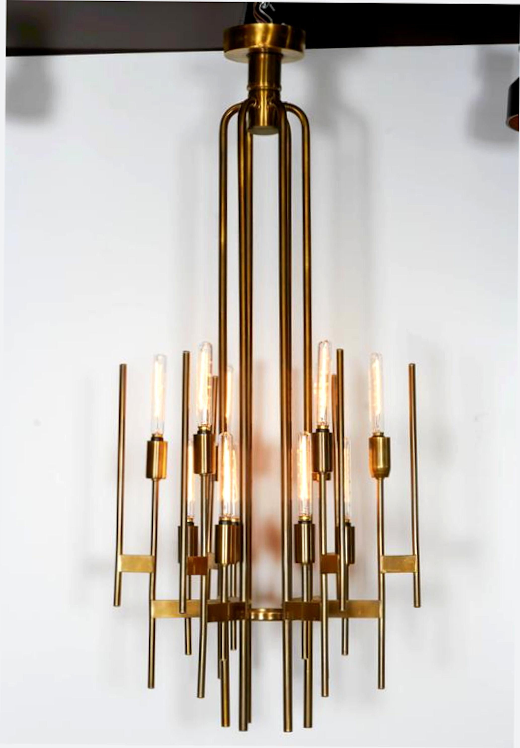 Italian Mid-Century Modern sculptural brass chandelier, by Gaetano Sciolari, Italy, 1960s.
Art Deco inspired design.
12 lights, rewired for the US. Shown with filament bulbs, not included.
Beautiful original patina.
Modern, Mid Century Modern,