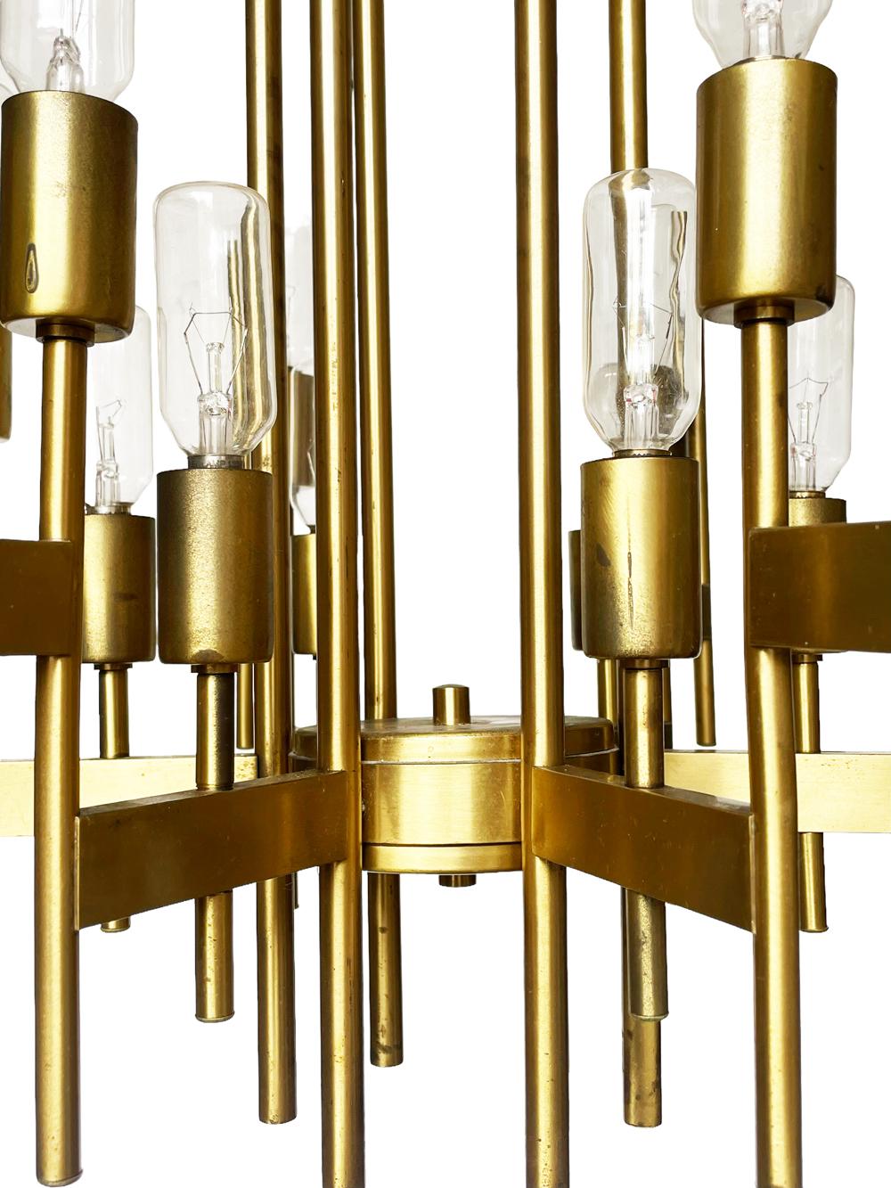 Italian Mid Century Modern Brass Chandelier by Gaetano Sciolari In Good Condition For Sale In Philadelphia, PA