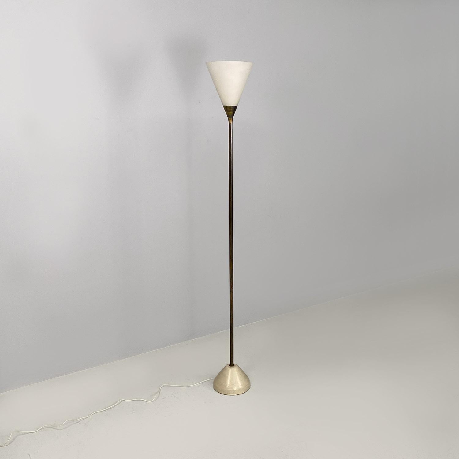 Italian mid century modern brass, glass and iron floor lamp, 1950s.
Floor lamp with central stem in burnished brass with a round section, placed on a cast iron base covered with a cream-white metal cover. The diffuser is made of triplex glass,