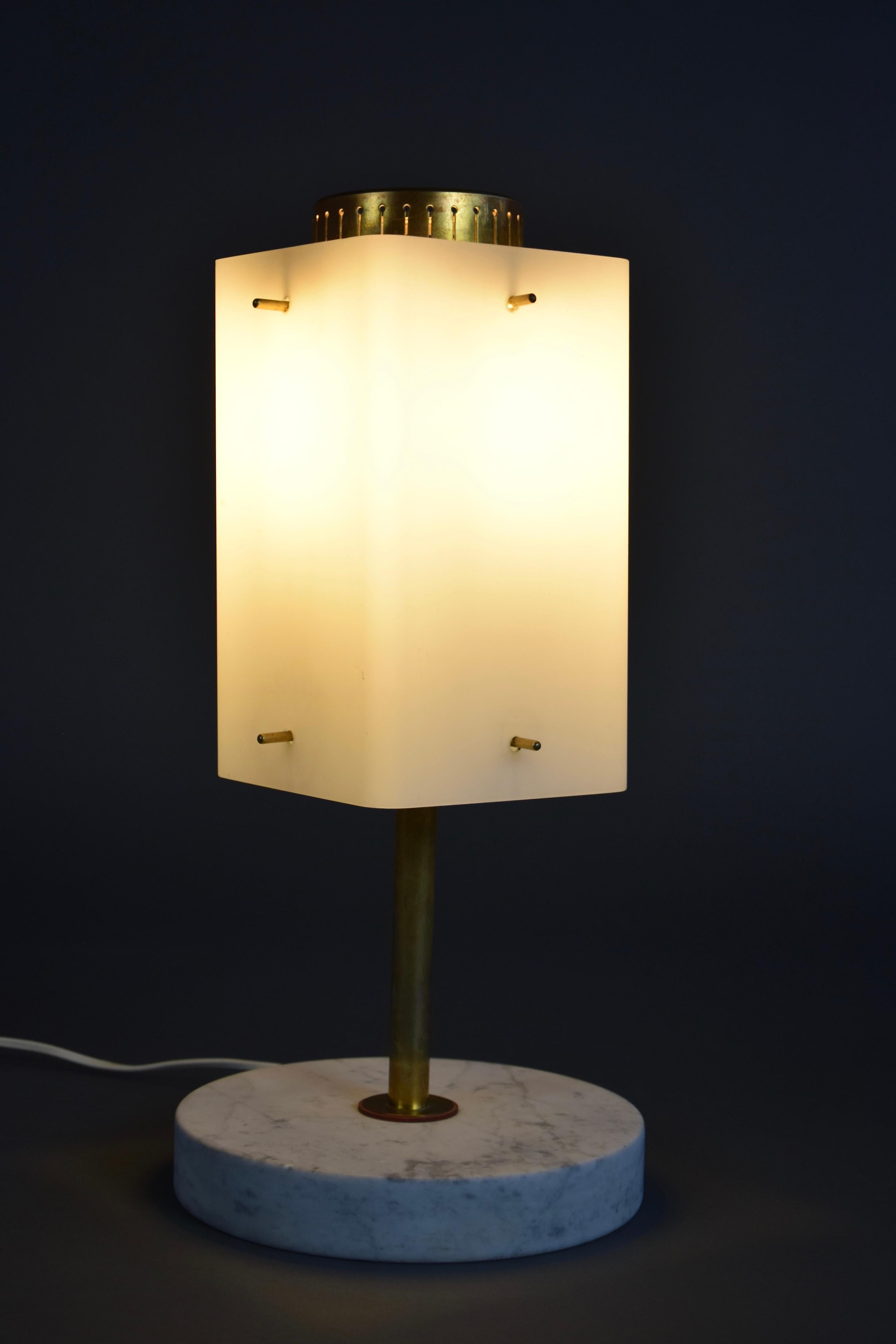 Carrara Marble Italian Mid-Century Modern Brass, Opaline Glass and Carrera Marble Table Lamp For Sale