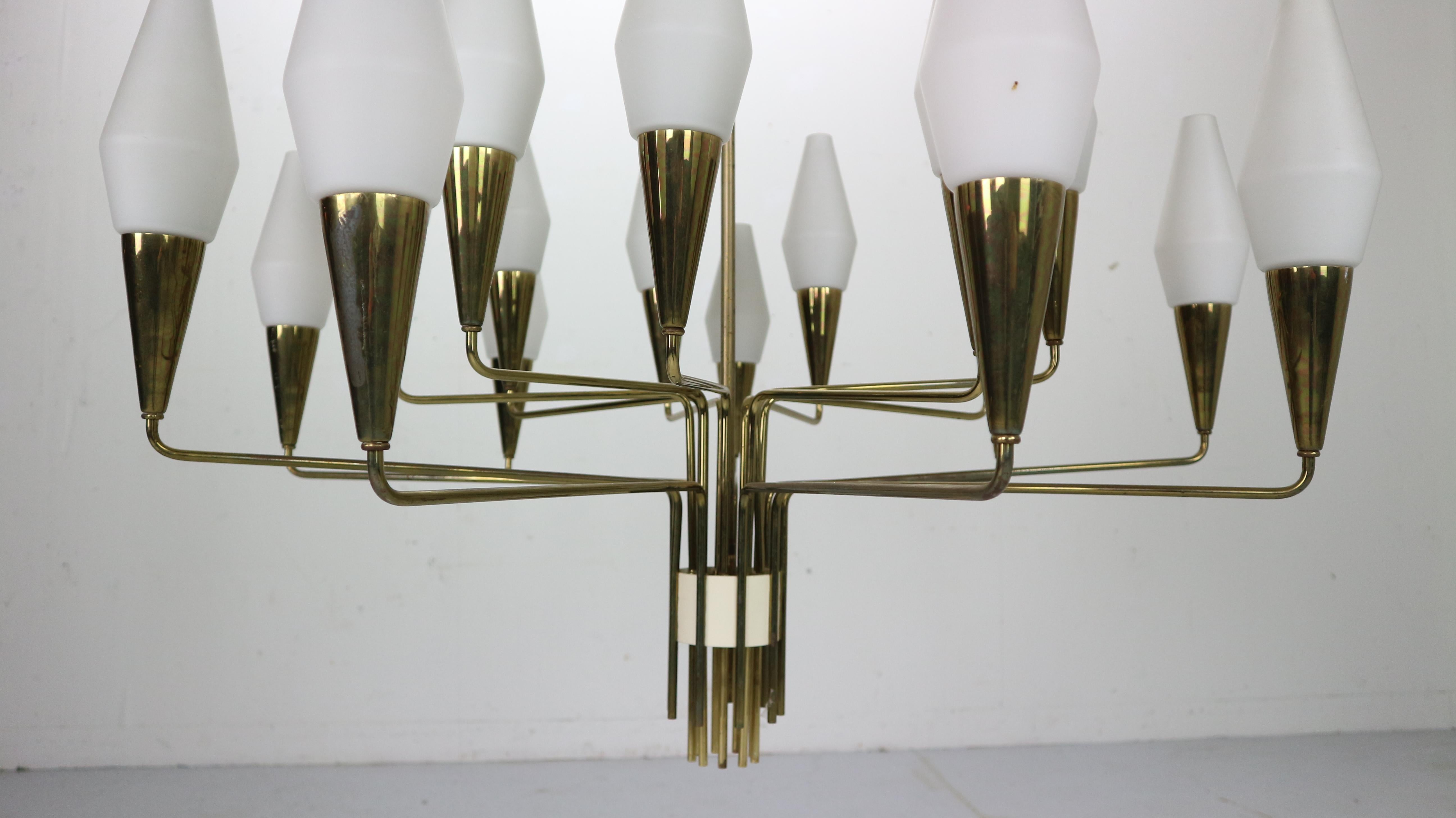 Italian Mid-Century Modern Brass and Opaline Glass Chandelier Extra Large, 1960 8