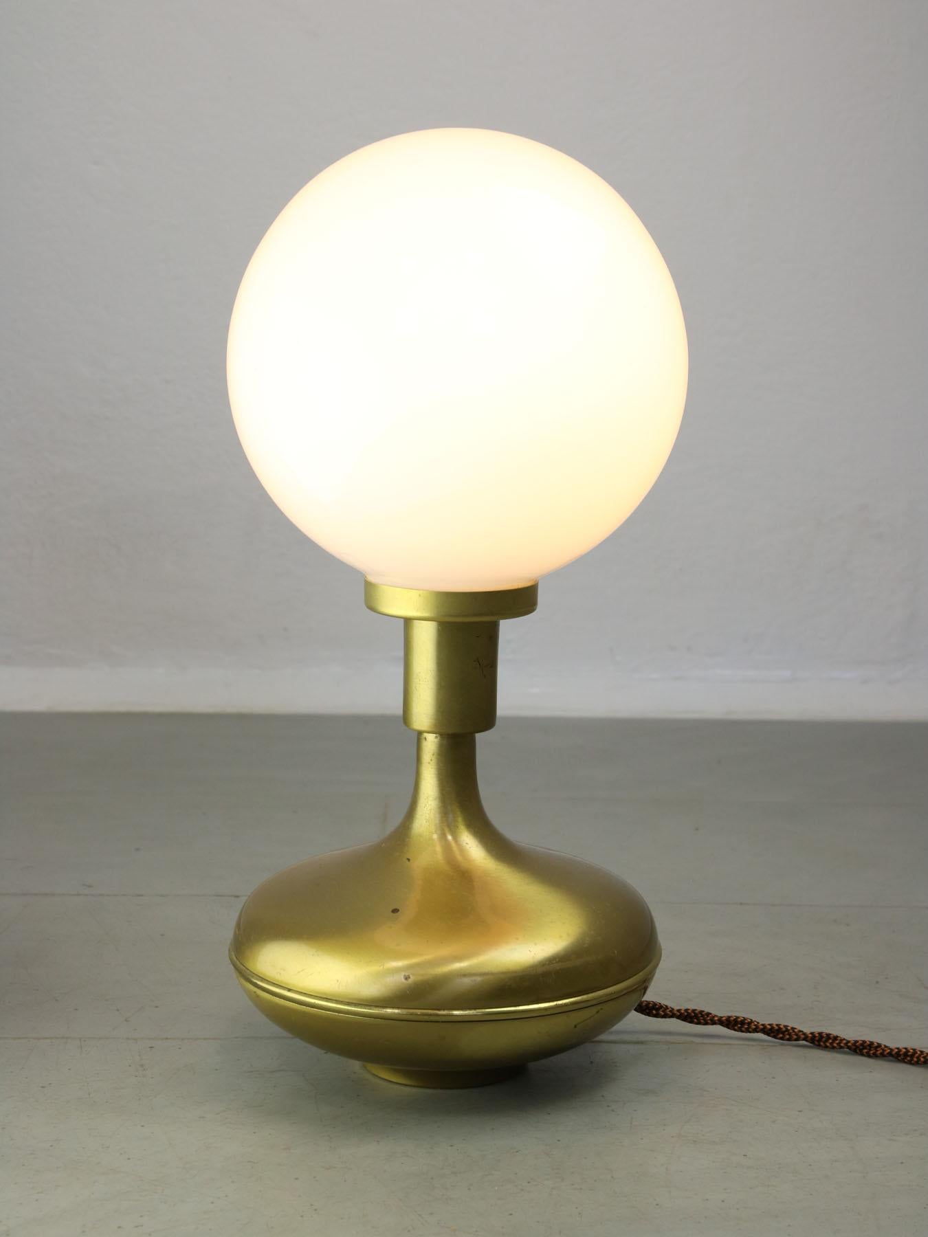 Italian Mid-Century Modern Brass & Opaline Glass Table Lamp For Sale 2