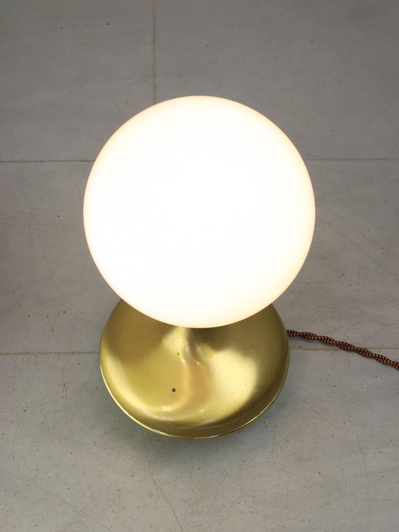 Italian Mid-Century Modern Brass & Opaline Glass Table Lamp For Sale 3