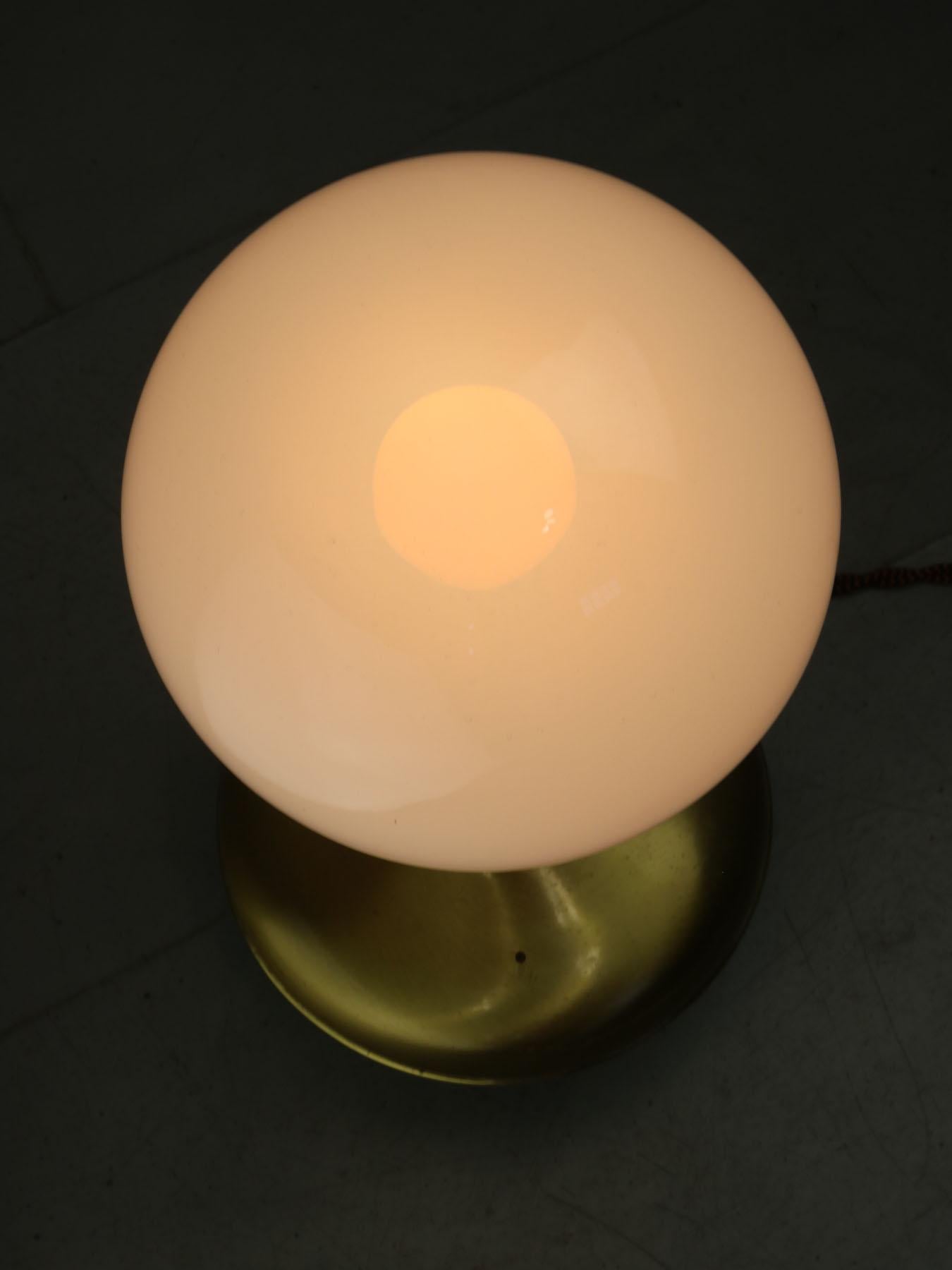 Italian Mid-Century Modern Brass & Opaline Glass Table Lamp For Sale 4