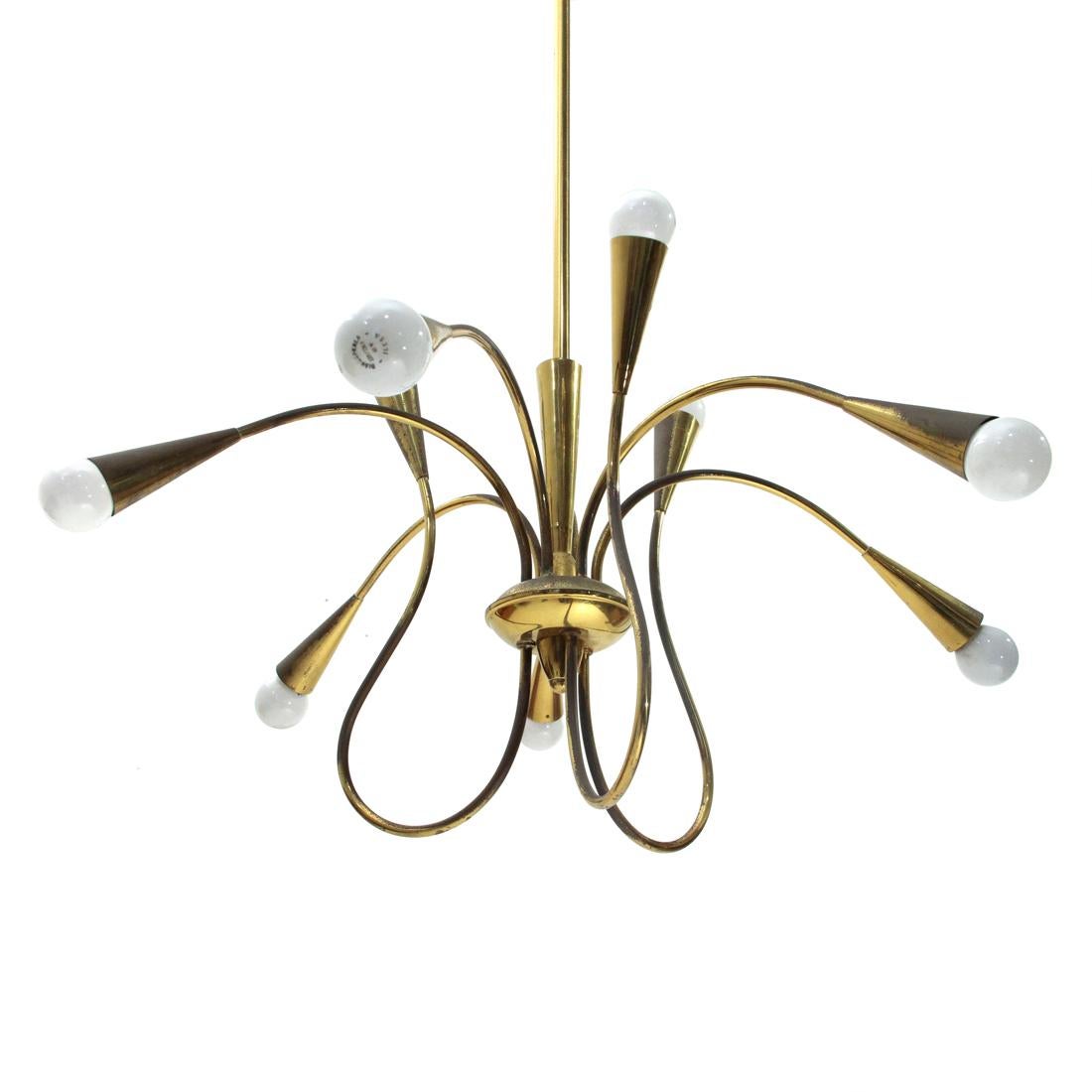 Italian-made chandelier produced in the 1950s.
Brass rose, stem, arms and shades.
Good general conditions, some signs due to normal use over time.

Dimensions: Diameter 70 cm - Diffuser height 43 cm - Total height 125 cm.