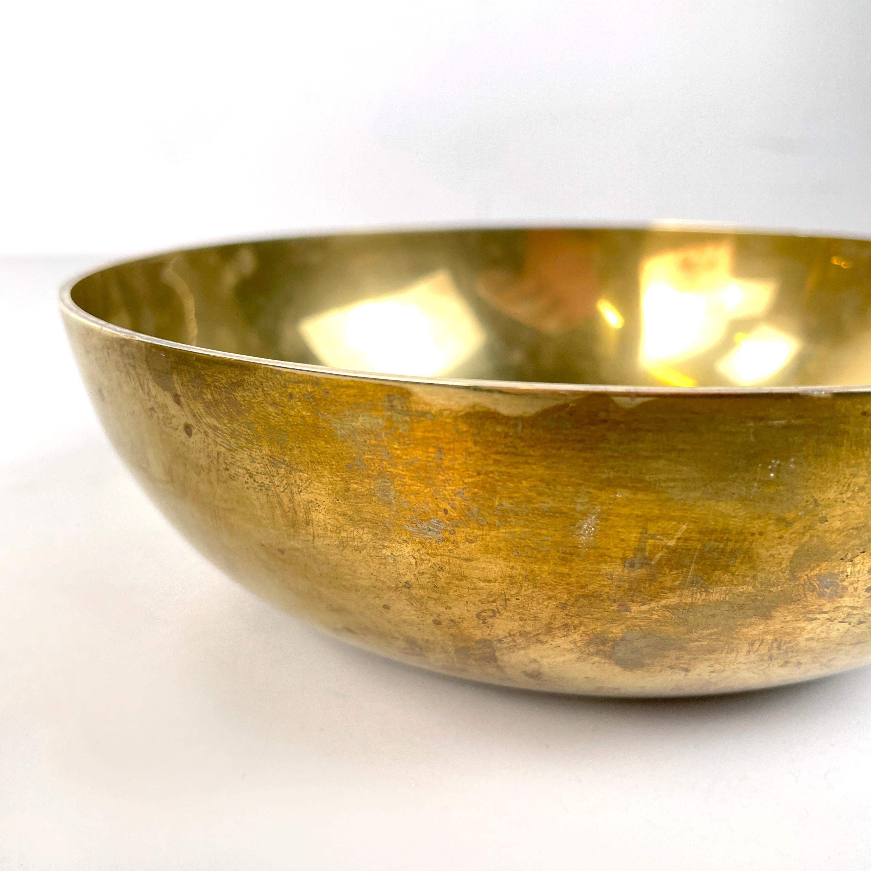 Italian mid-century modern Brass round bowl or pocket emptier, 1950s For Sale 3