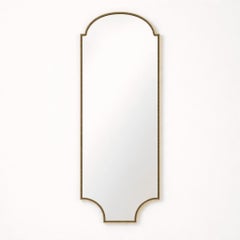 Specchio a scudo in ottone in stile gotico italiano della metà del secolo scorso, anni '60