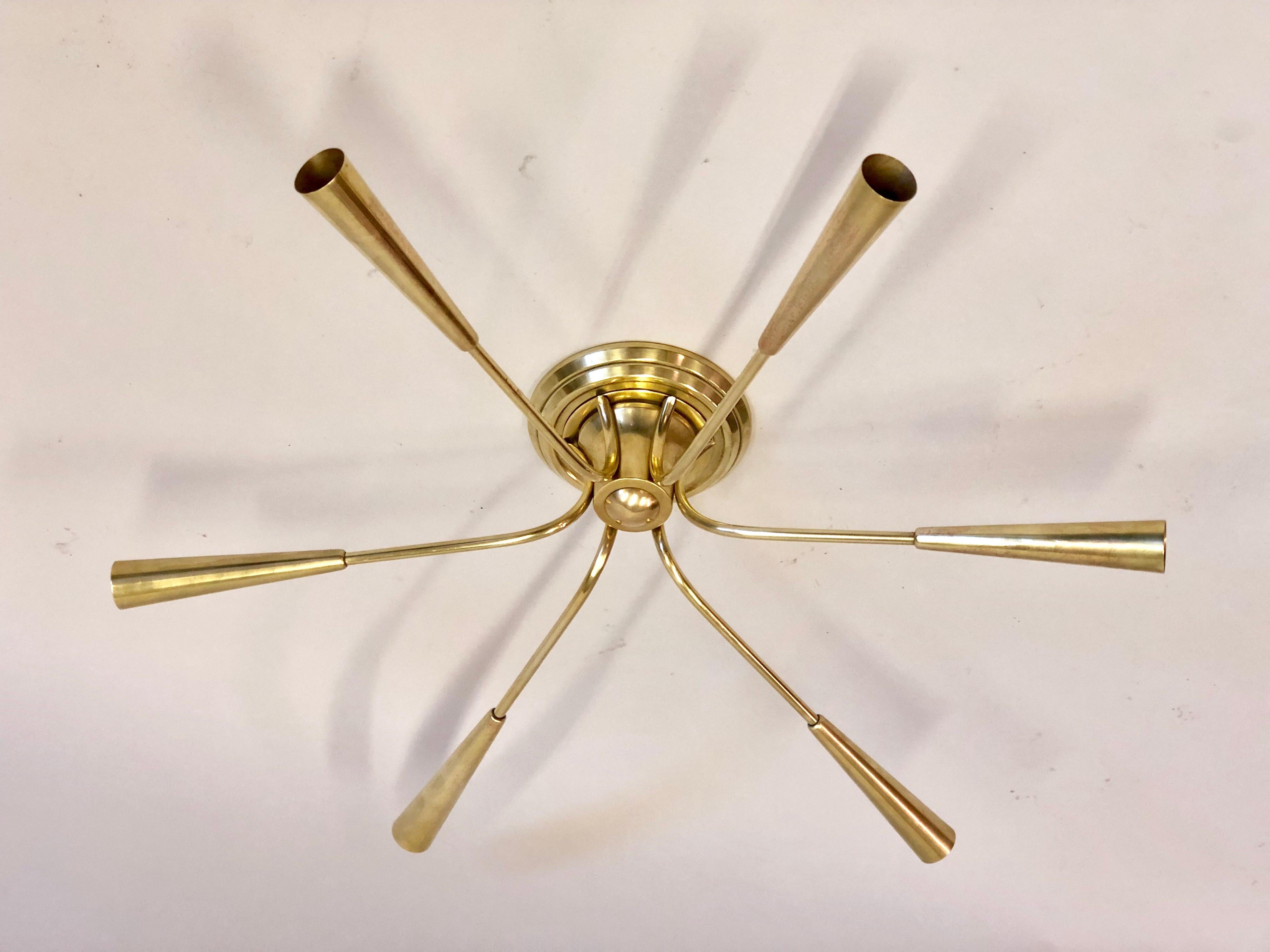 Elegant, sober Italian Mid-Century Modern solid brass flush mount fixture / chandelier by Stilnovo. The fixture has 6 lights with candelabra sockets and is in the form of sunburst, star, Sputnik or compass.