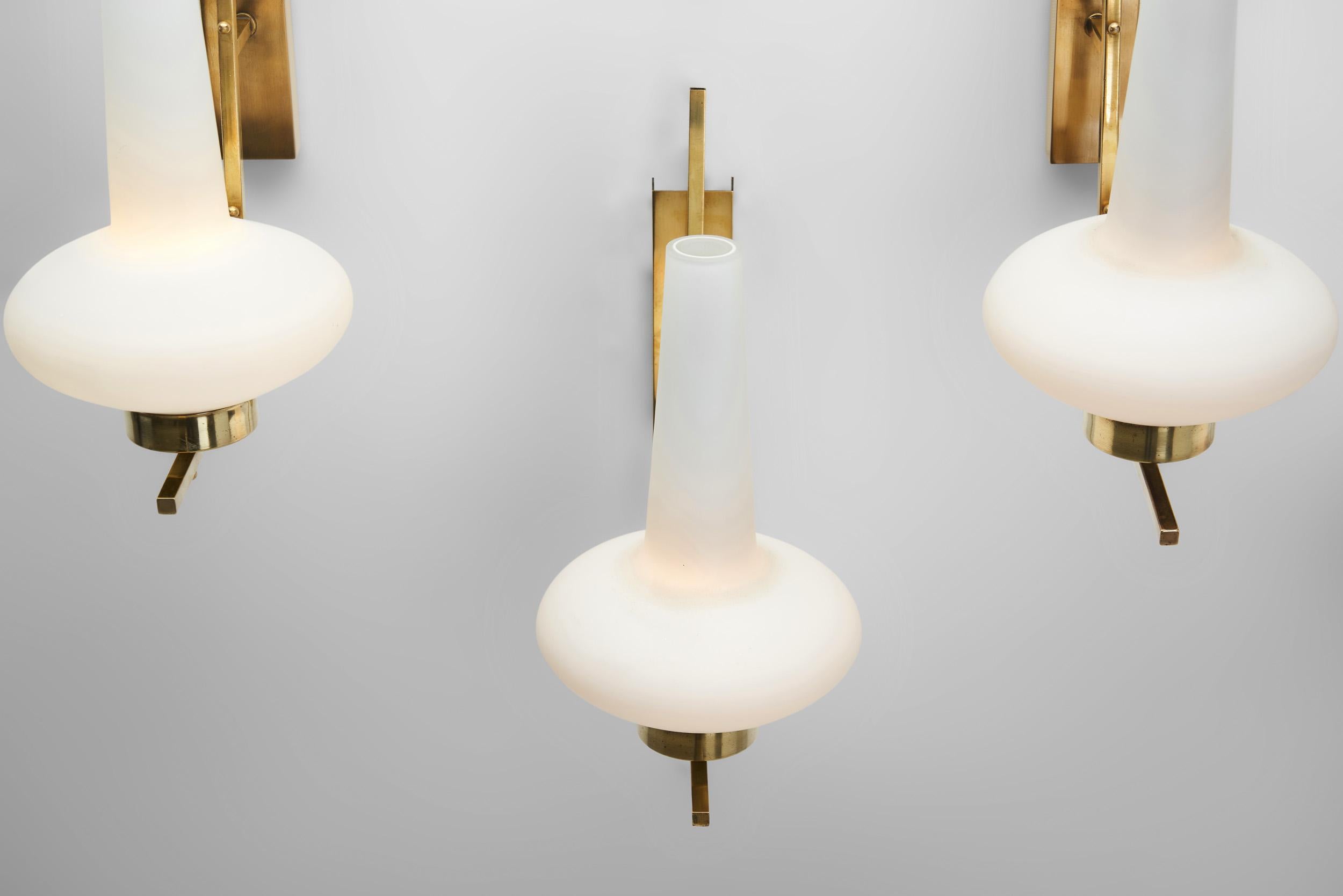 Italian Mid-Century Modern Brass Wall Lamps, Italy 1950s For Sale 4