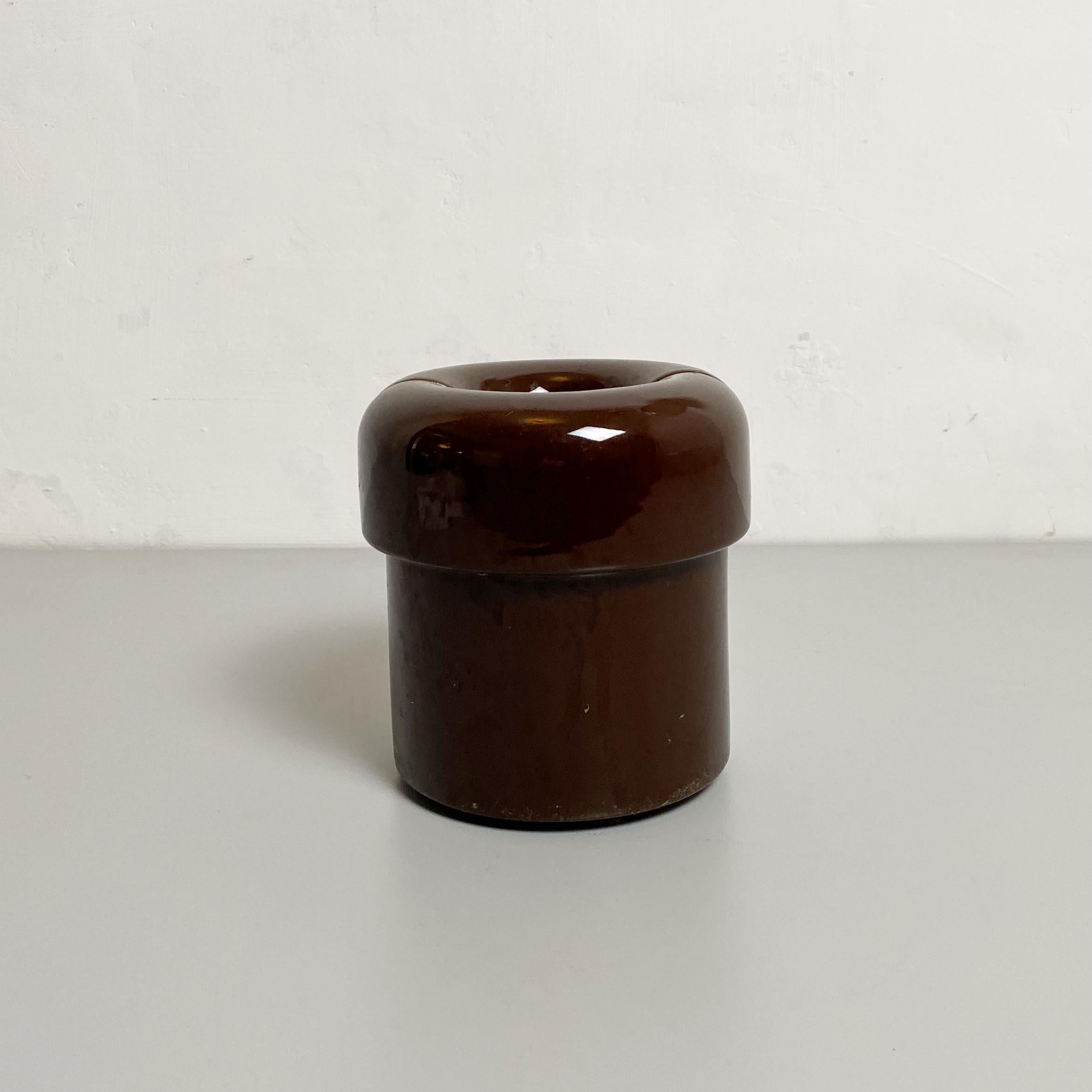 Brown ceramic vase, 1960s
Irregular shaped vase in brown glazed ceramic with glossy finish.
Lineareorm branded, made in Italy.
Fantastic color and design are principal features of this beautiful and decorative vase.
Space age shape
1960s

Good