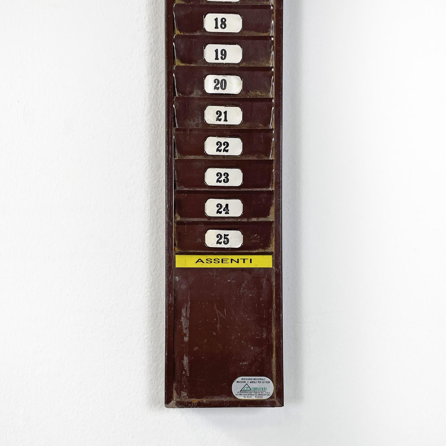 Italienisch Mitte des Jahrhunderts modernen braunen Metall Wandkartei Schrank Kartenhalter, 1960er Jahre (Mid-20th Century) im Angebot
