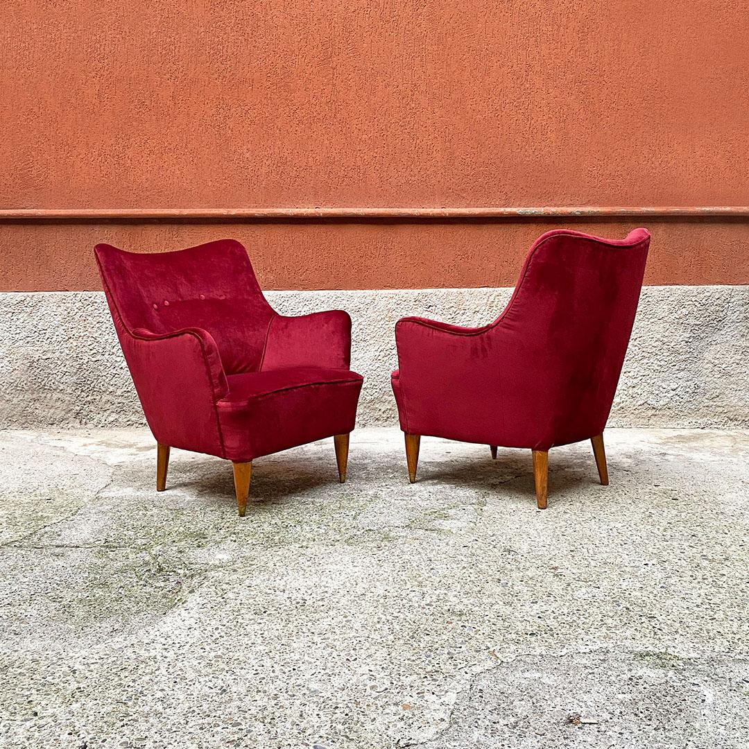 Italian Mid-Century Modern Burgundy Velvet and Wooden Armchairs, 1950s In Good Condition In MIlano, IT