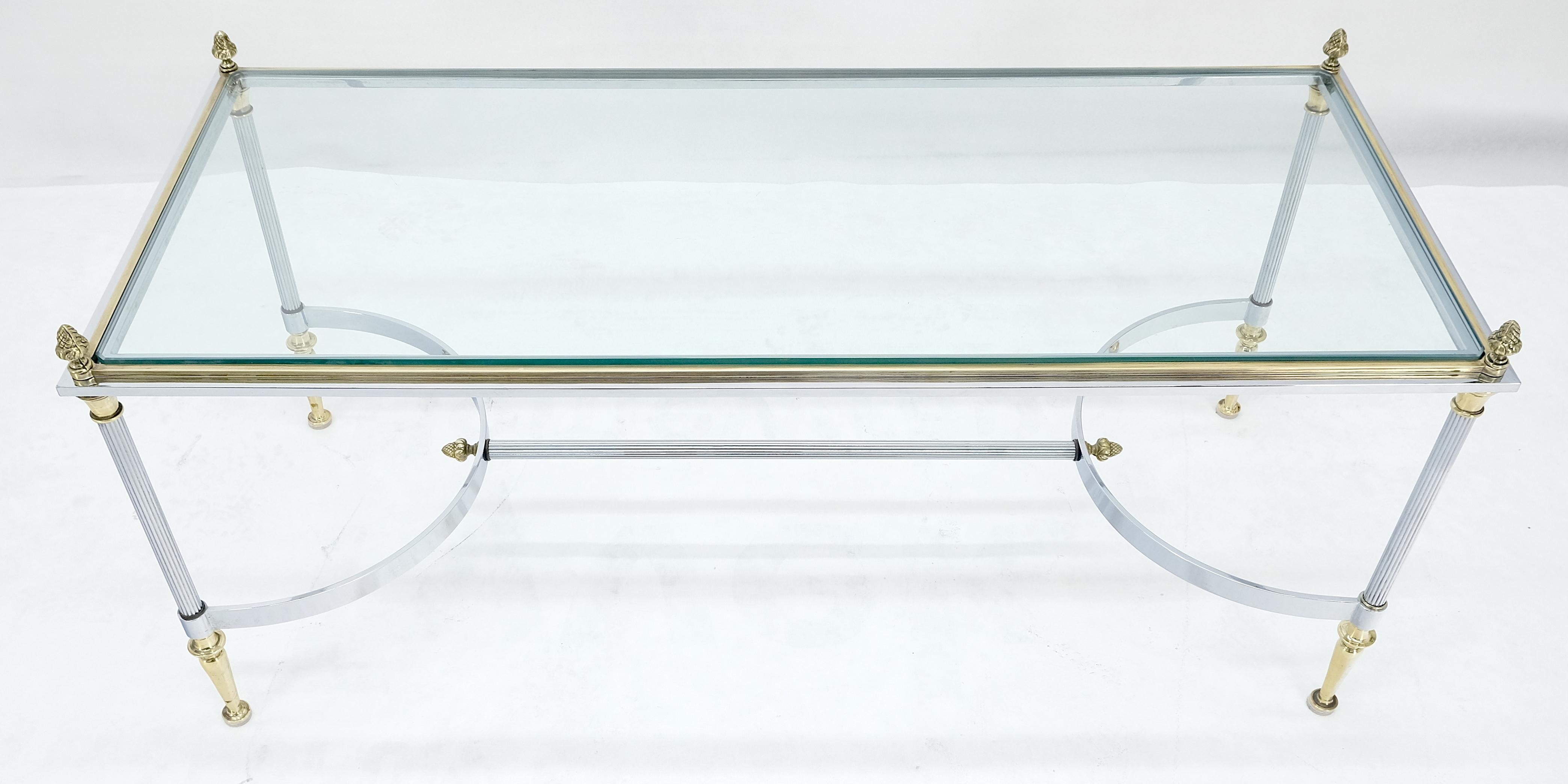 Italienisch Mid Century Modern c1970s Chrom Messing Glas Couchtisch Eicheln Finials (Moderne der Mitte des Jahrhunderts) im Angebot