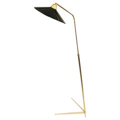 Italian Mid-Century Modern Cantilevered Brass Floor Lamp attributed to Stilnovo