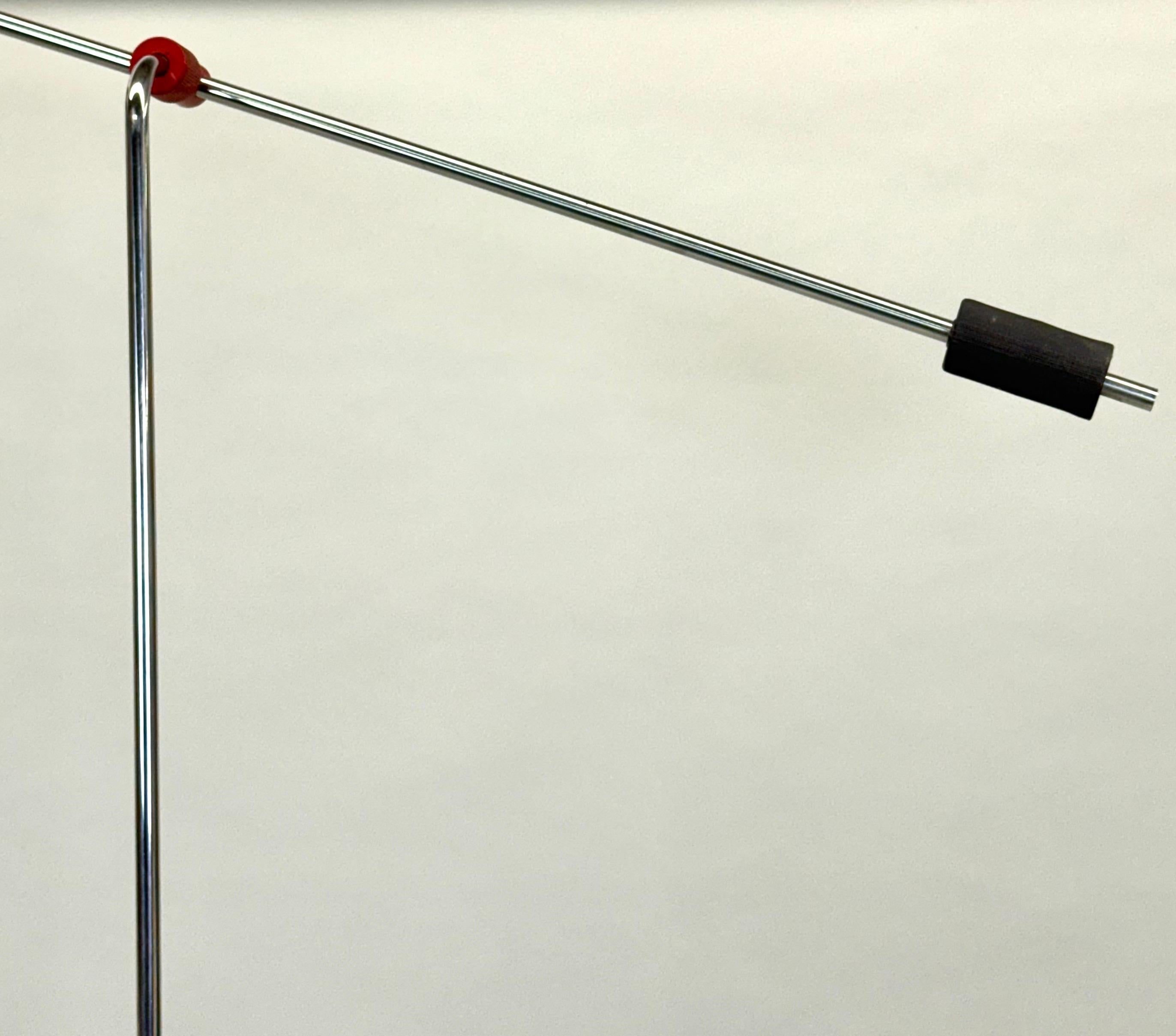 Lampada da terra a sbalzo e con contrappeso della metà del secolo scorso, 1975 ca. in vendita 2