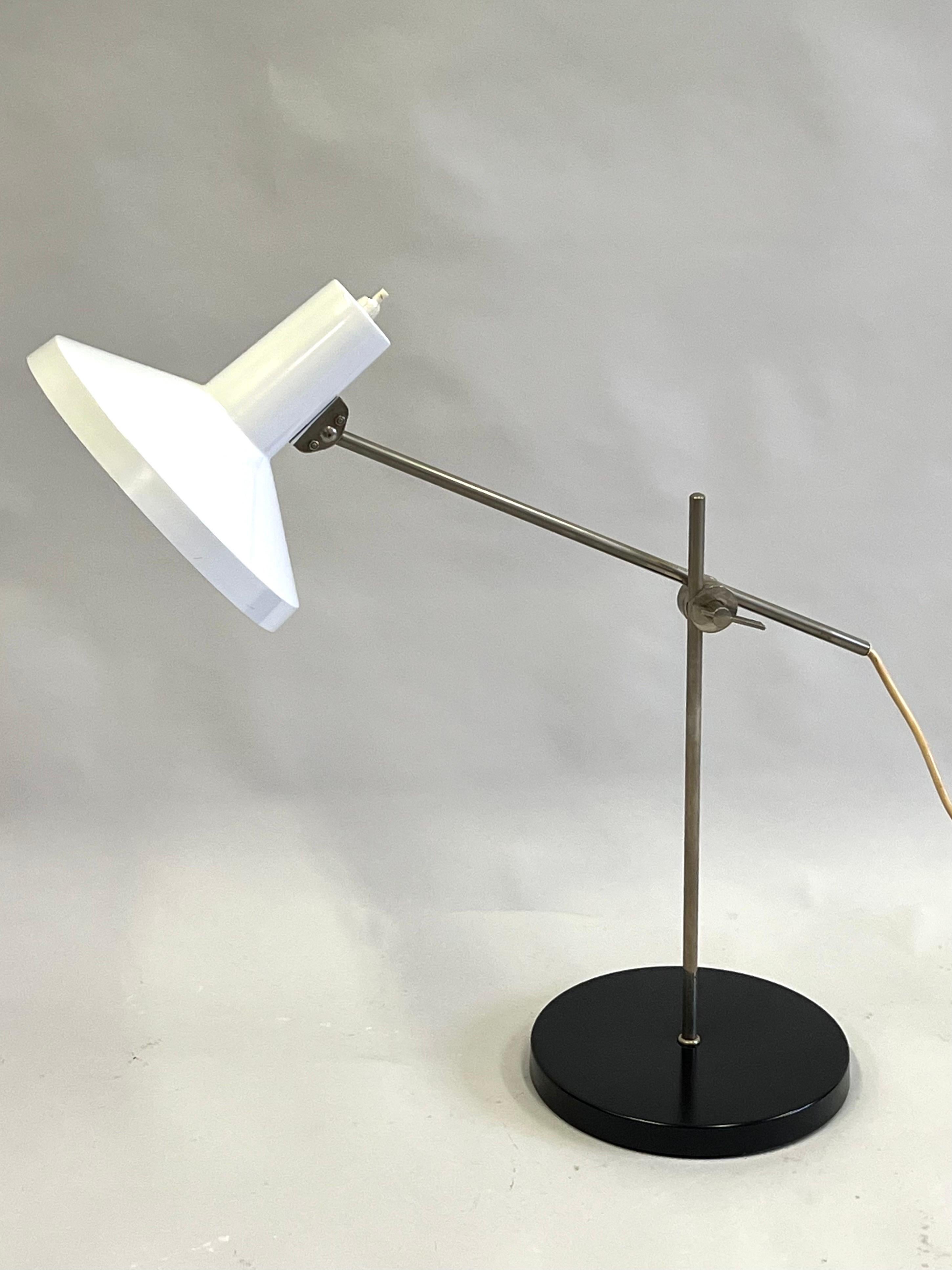 Mid-20th Century Italian Mid-Century Modern Cantilevered Table / Desk Lamp, Attr. to Arredoluce For Sale