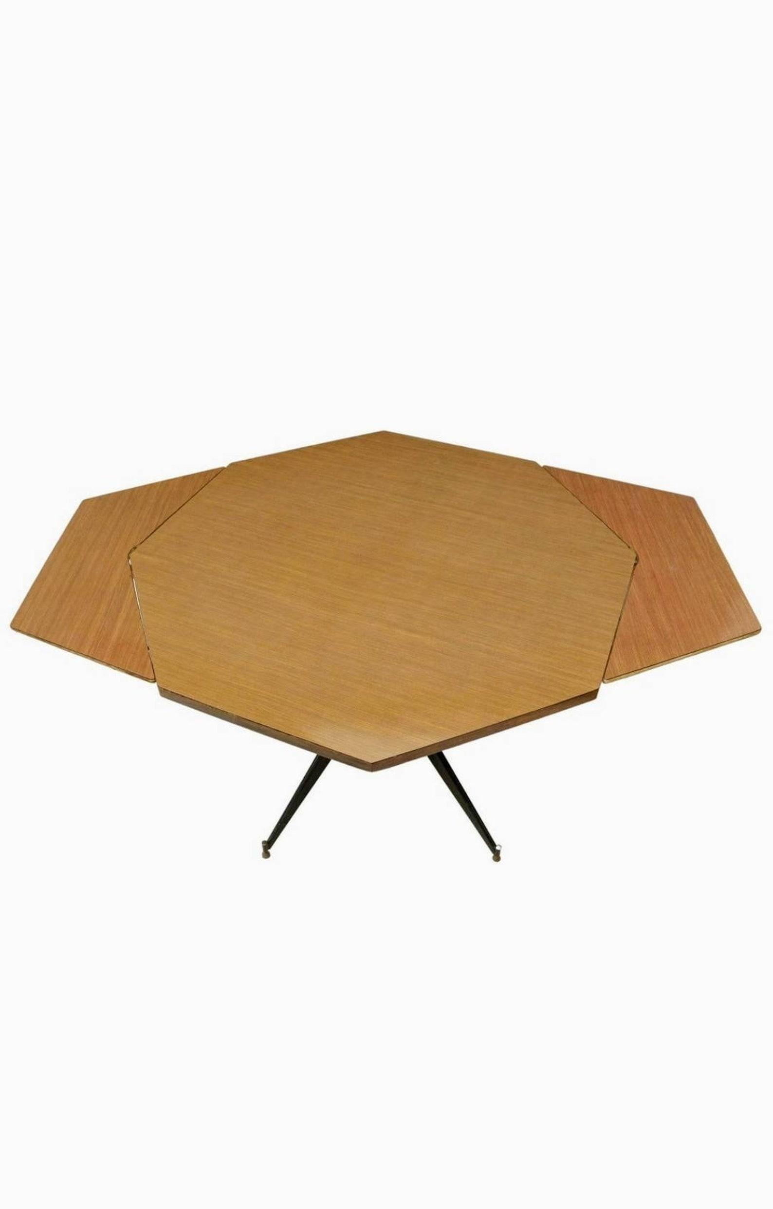 Fer Table angulaire italienne attribuée à Carlo Ratti, mi-siècle moderne en vente