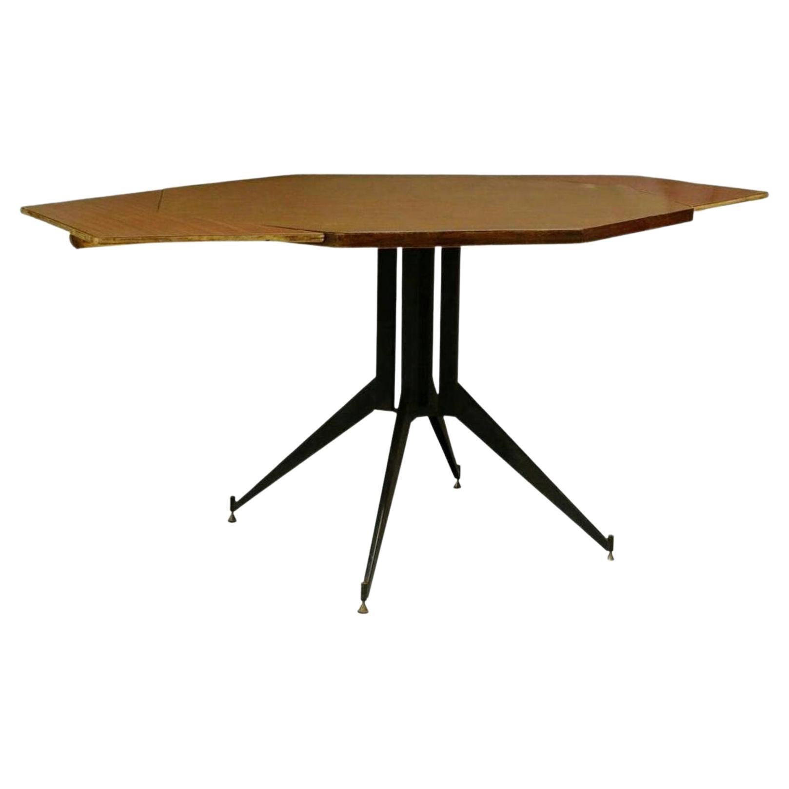 Table angulaire italienne attribuée à Carlo Ratti, mi-siècle moderne en vente