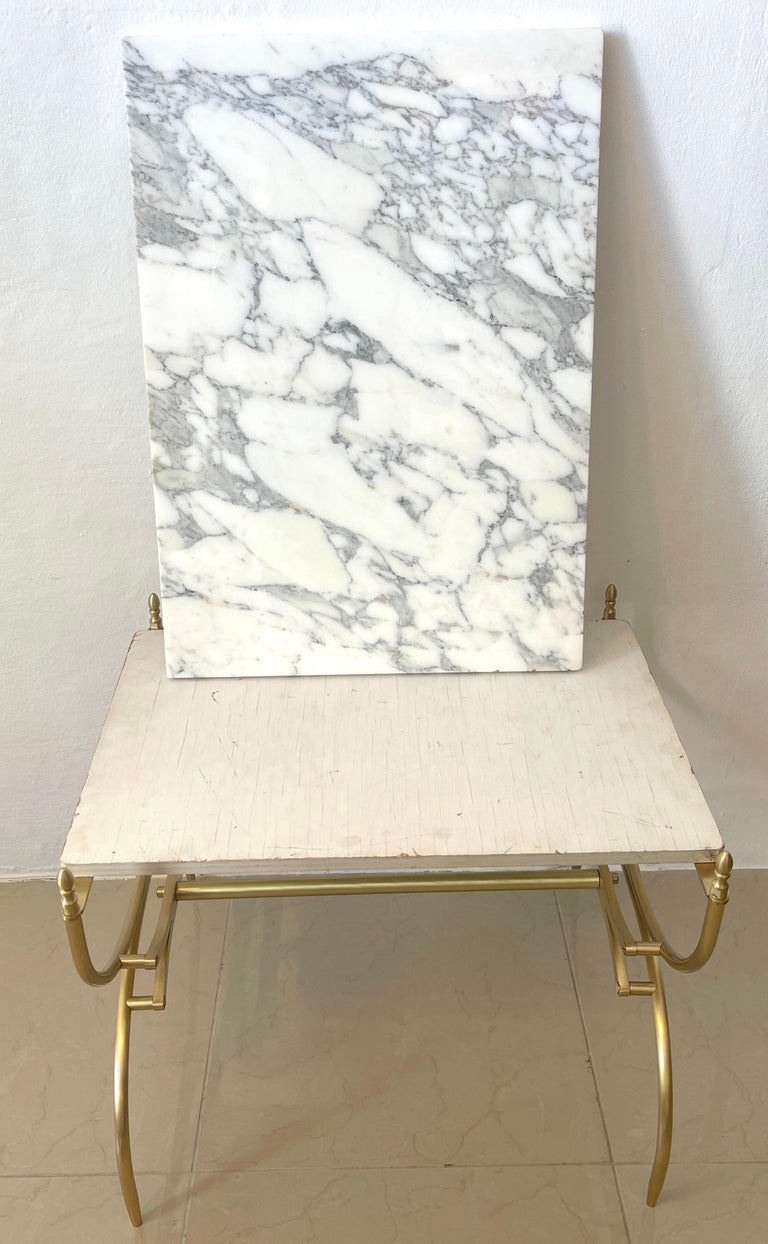 Italian Mid-Century Modern Carrara Marble & Brass Coffee/Side Table For Sale 6