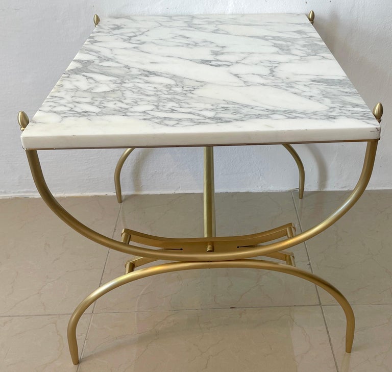 Italian Mid-Century Modern Carrara Marble & Brass Coffee/Side Table For Sale 1