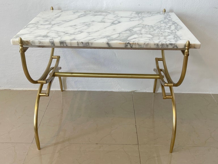 Italian Mid-Century Modern Carrara Marble & Brass Coffee/Side Table For Sale 2