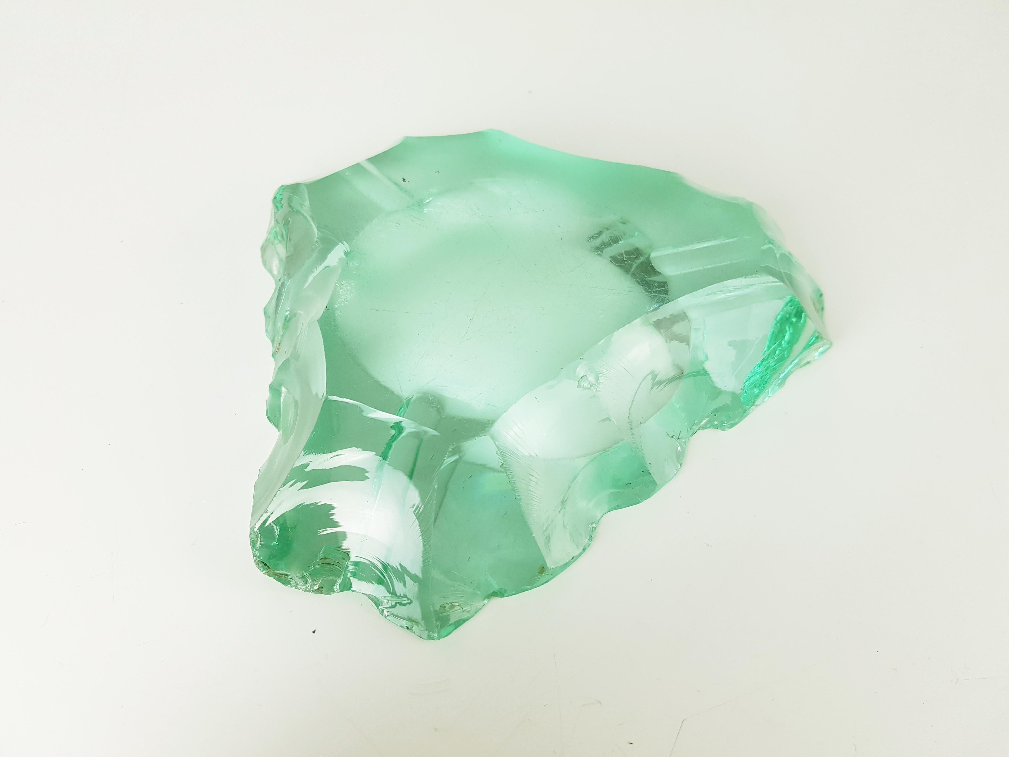 Italian Mid-century modern carved glass ashtray attr. to Fontana Arte In Good Condition For Sale In Varese, Lombardia