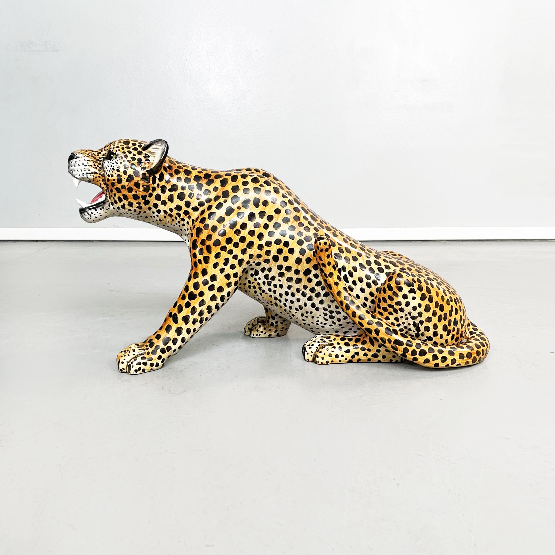 Italian Mid-Century Modern Ceramic Statue of a Feline Animal Cheetah, 1960s In Good Condition For Sale In MIlano, IT
