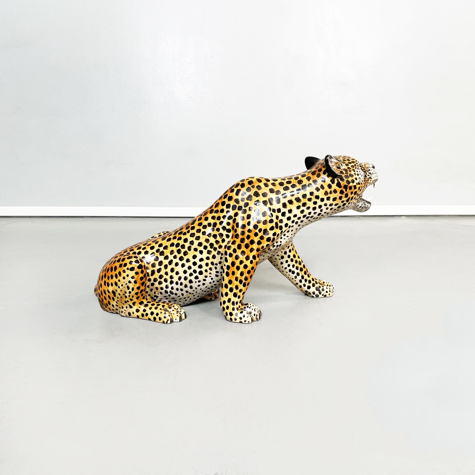 Italienische Keramikstatue einer Gepardenkatze aus der Mitte des Jahrhunderts, 1960er Jahre (Mitte des 20. Jahrhunderts) im Angebot