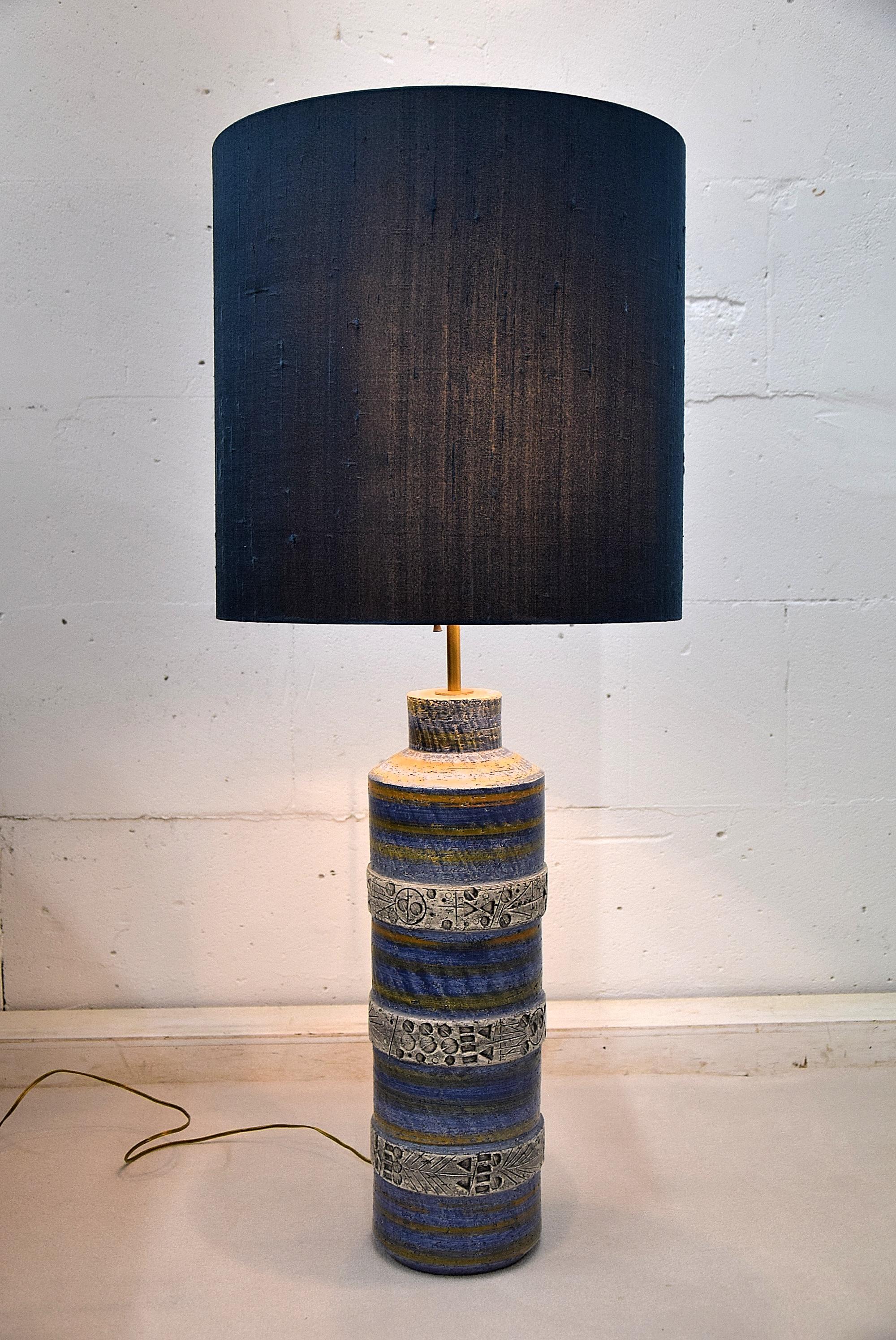 Brass Italian Mid-Century Modern Ceramic Table Lamp by Aldo Londi for Bitossi For Sale