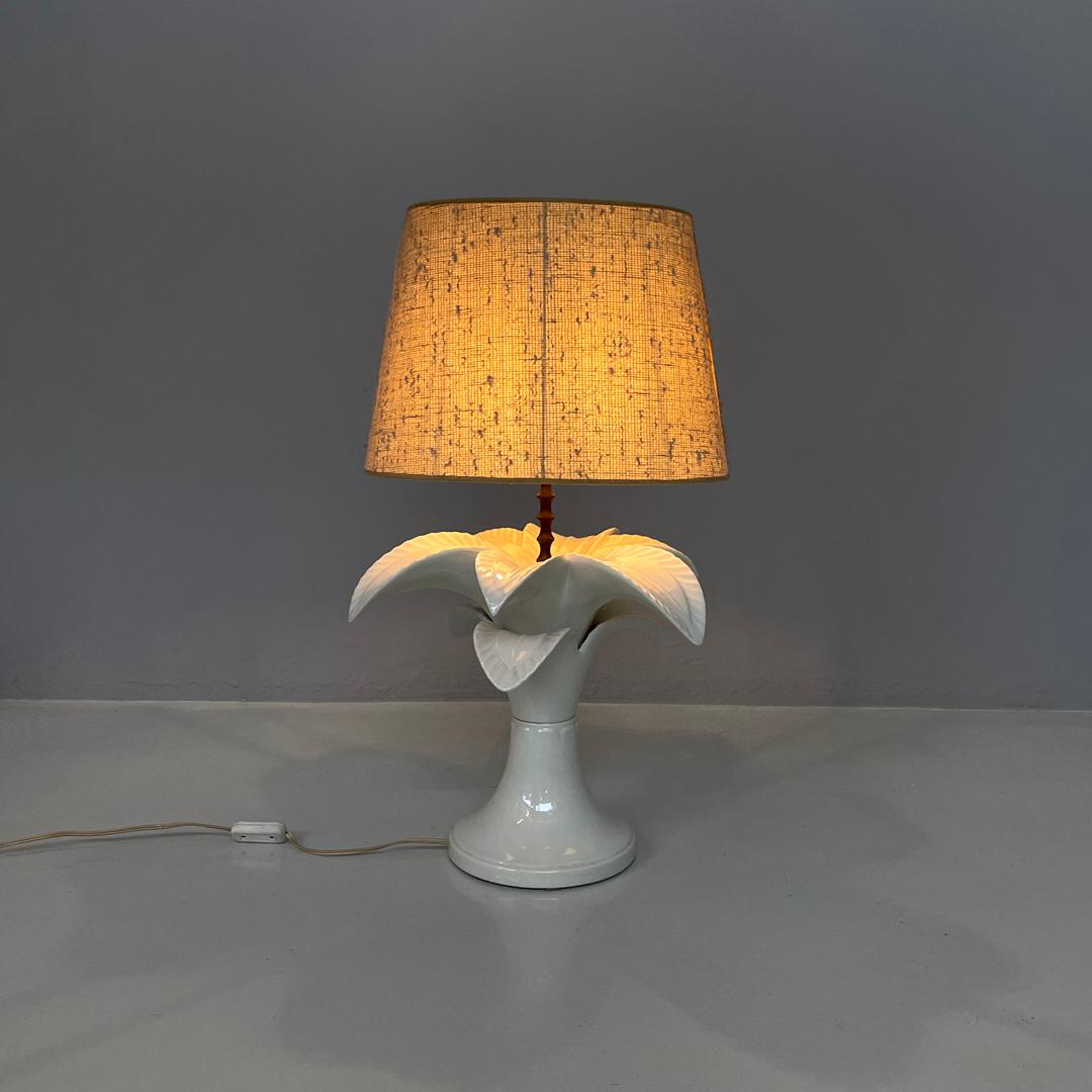 Italian mid-century modern ceramic table lamp by Ceramica del Ferlaro, 1960s
Round base table lamp. The main structure is entirely in white ceramic with a glossy finish, and is decorated and modeled in the shape of a plant, with the leaves that